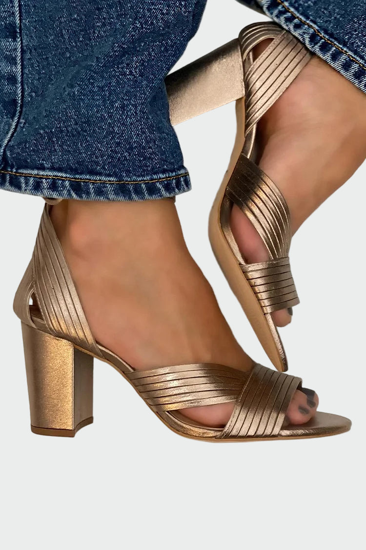 סנדלים אלגנטיים עם רצועה