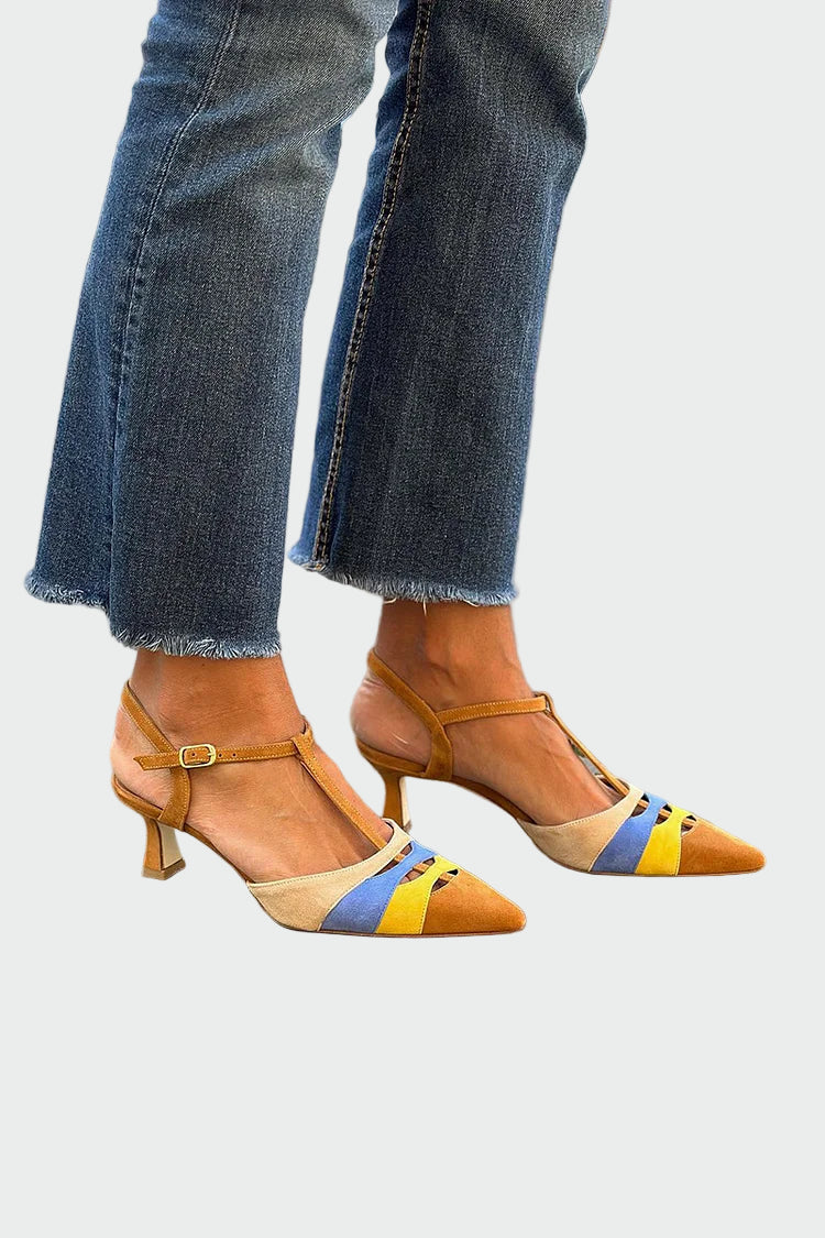 נעלי עקב נמוך עם פרטים צבעוניים