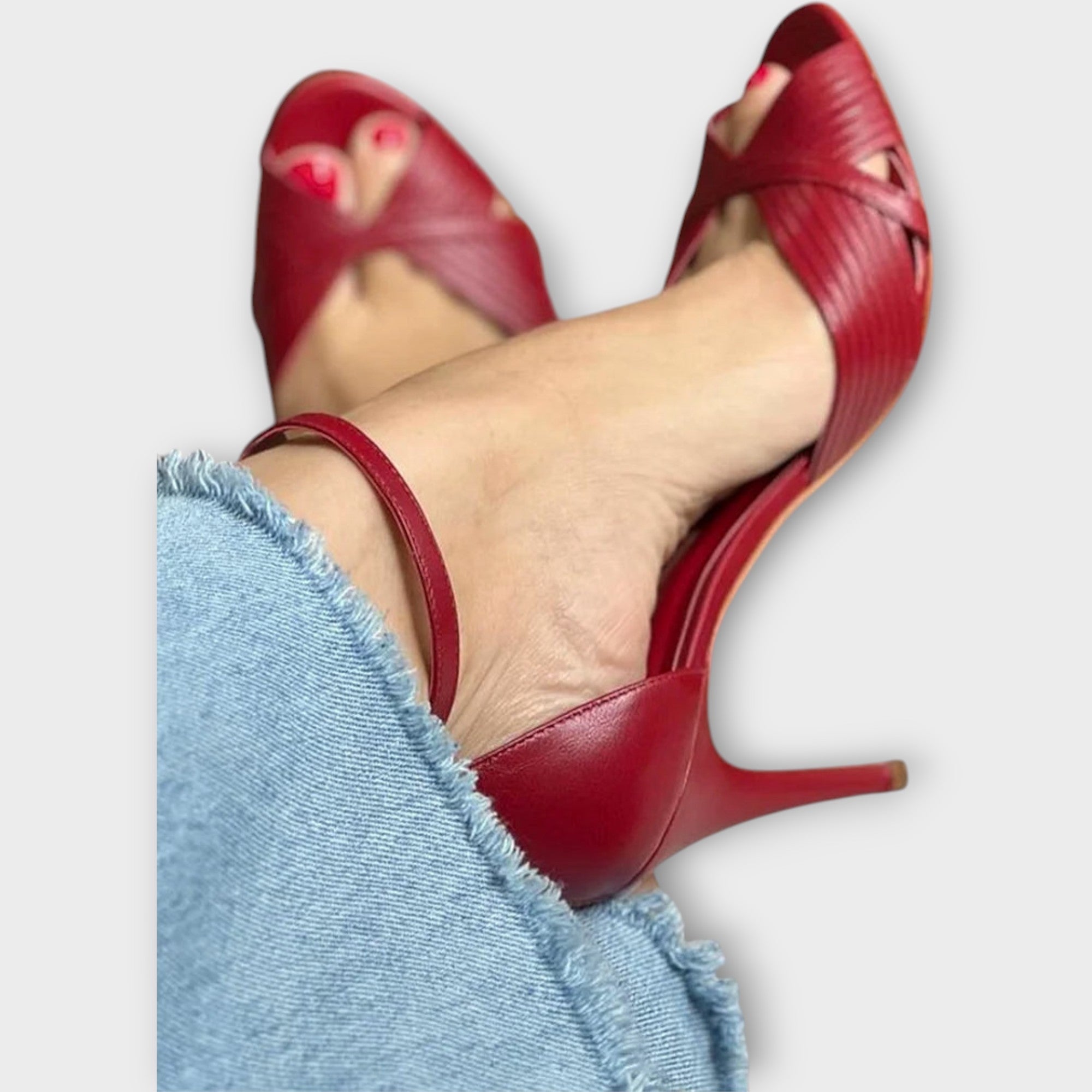 סנדל עם עקב מחודד