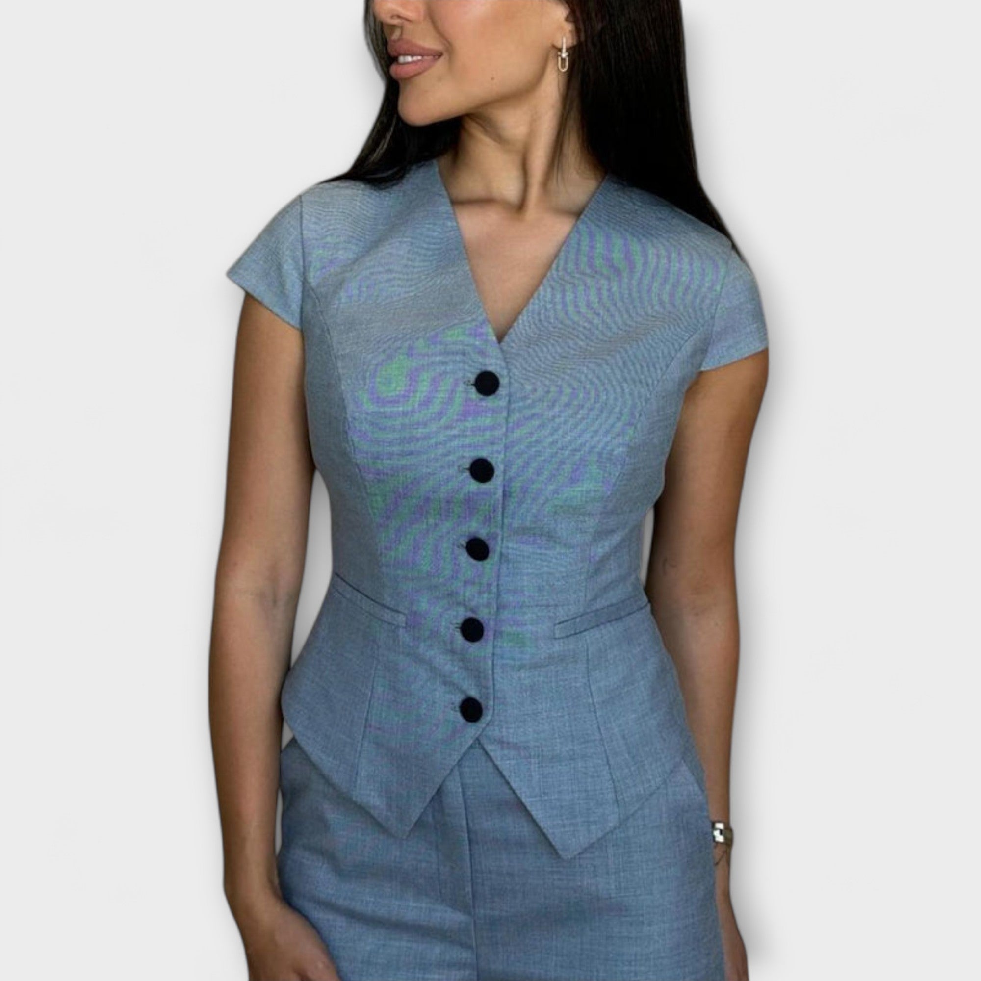 איווי - טופ עם צוואר V אופנתי ומערכת מכנסיים