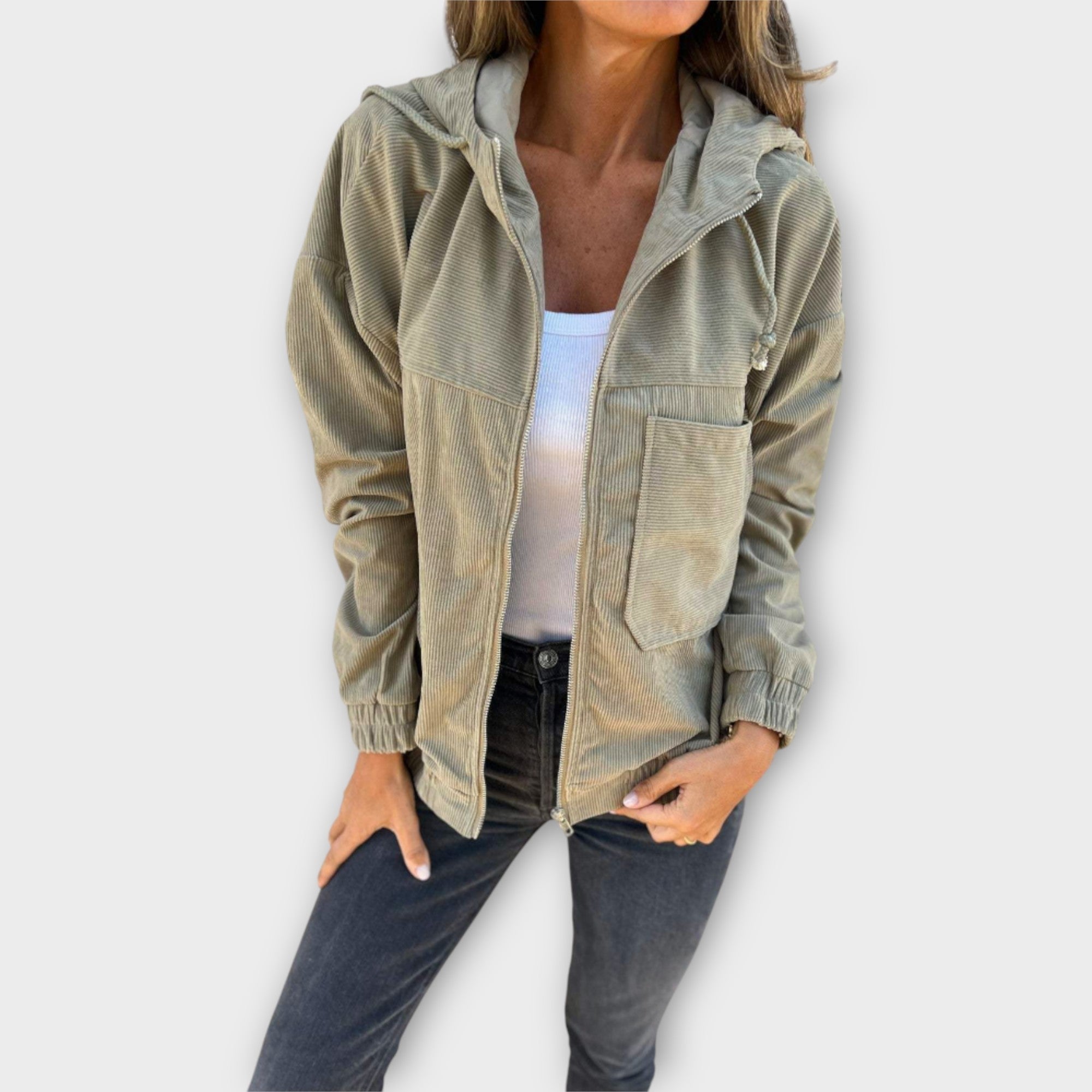 ז'קט עם רוכסן וכובע