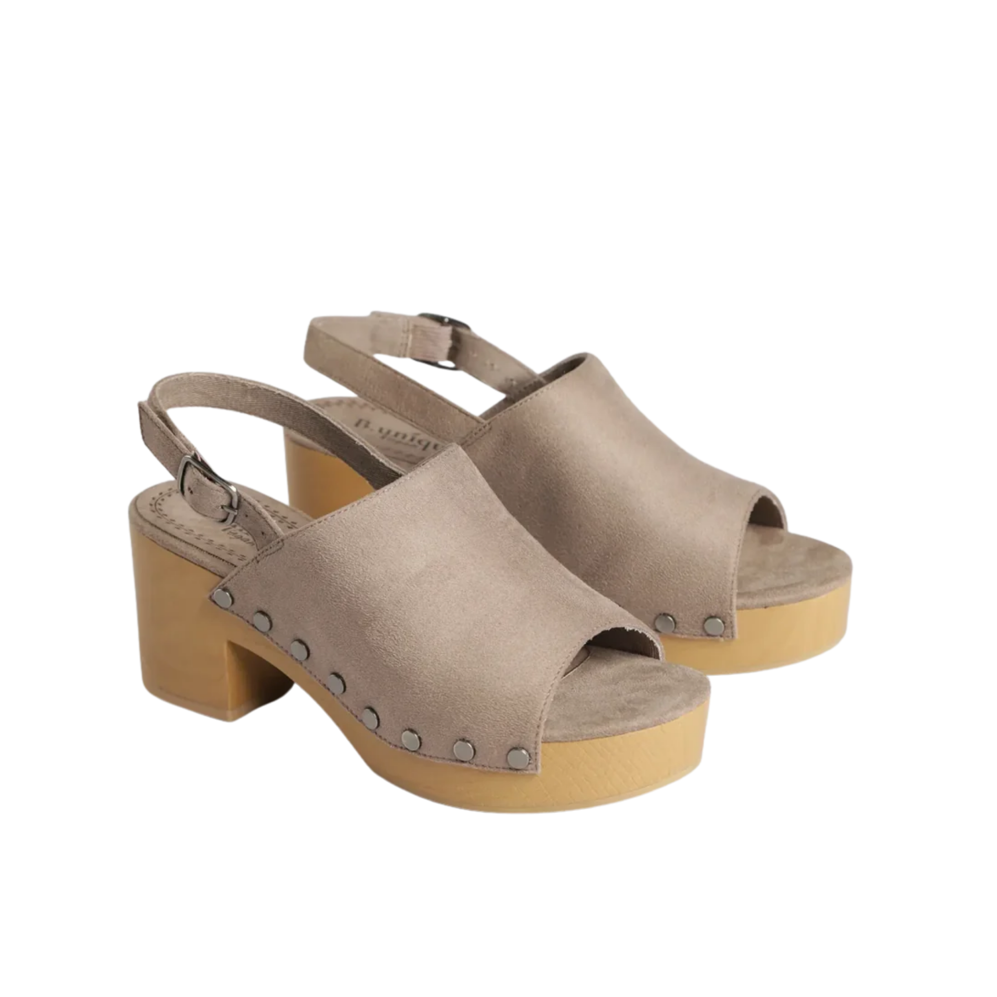 מוריה | סנדלי עקב מעוטרים בניטים