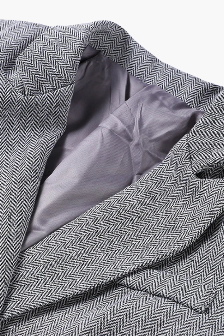 קרולינה – חליפת שלושה חלקים עוצמתית