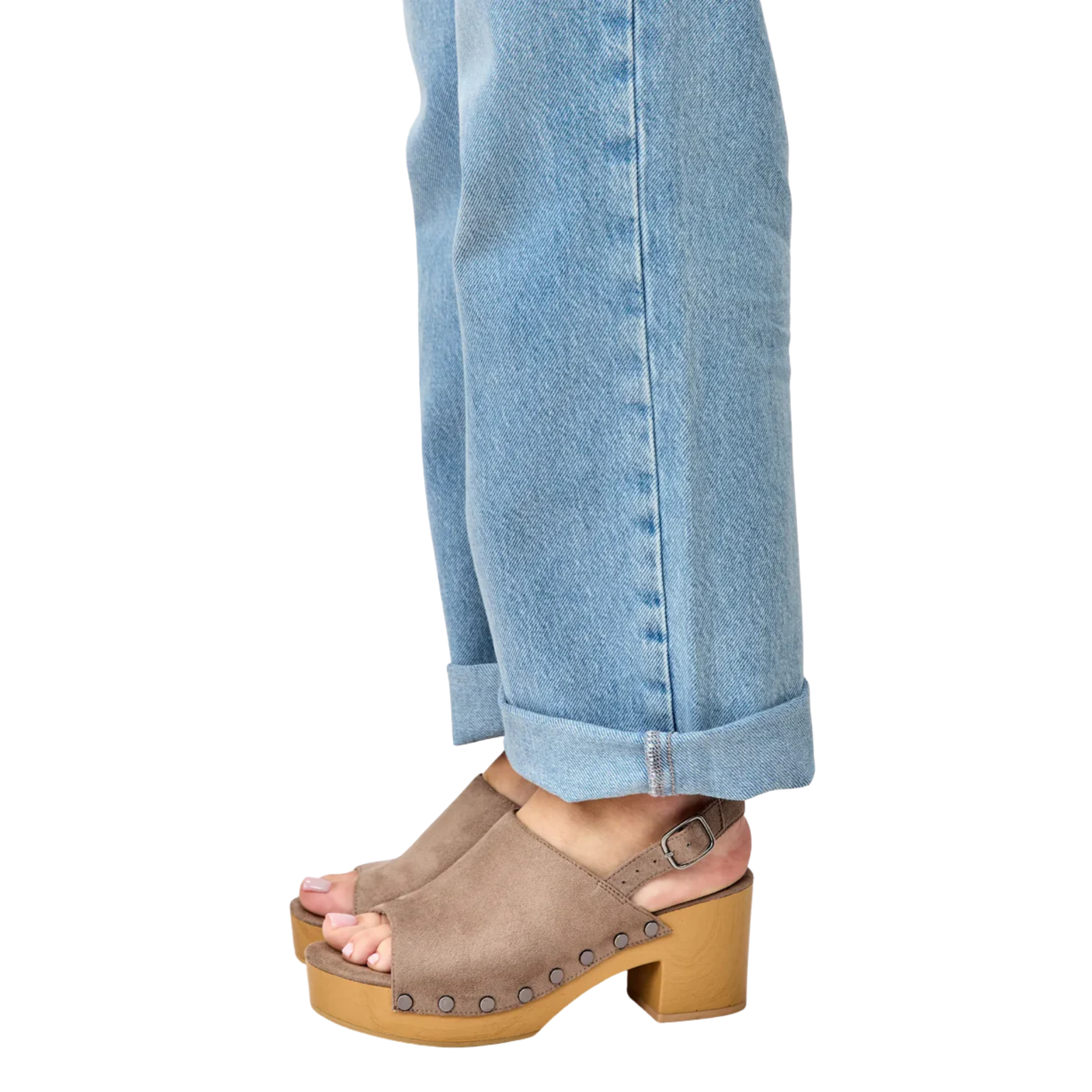 מוריה | סנדלי עקב מעוטרים בניטים