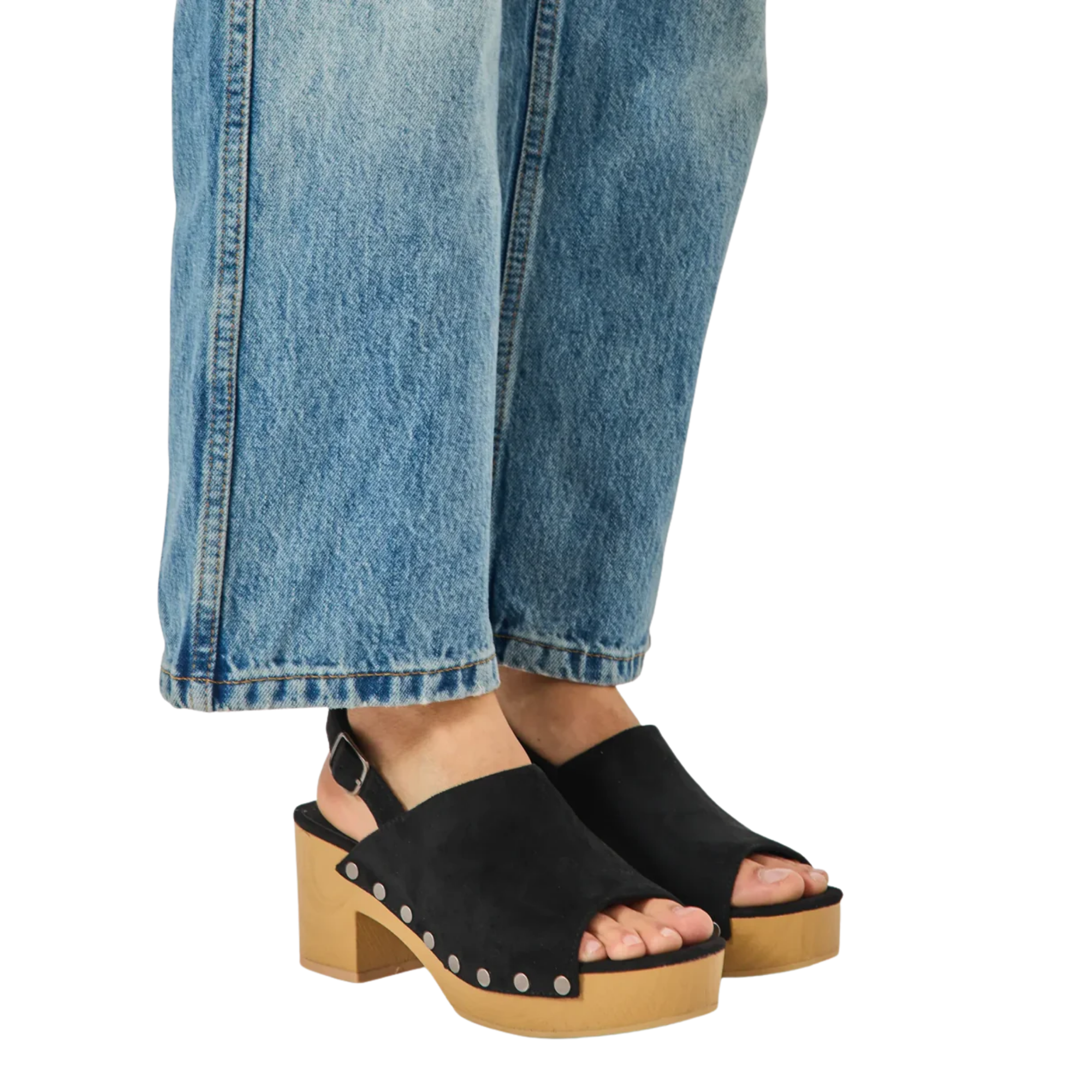 מוריה | סנדלי עקב מעוטרים בניטים