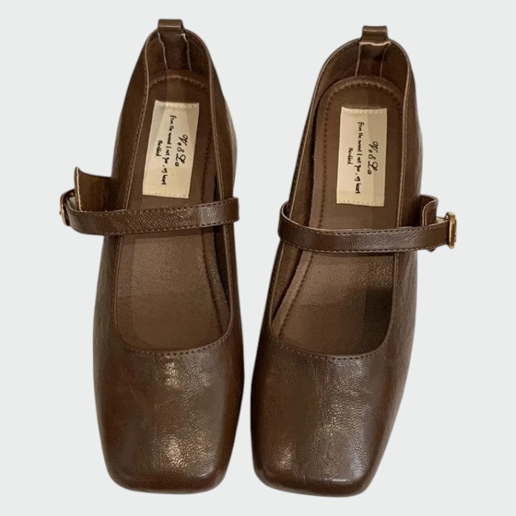 אוליביה – נעלי מרי ג'יין עם עקב גבוה בקצה מרובע