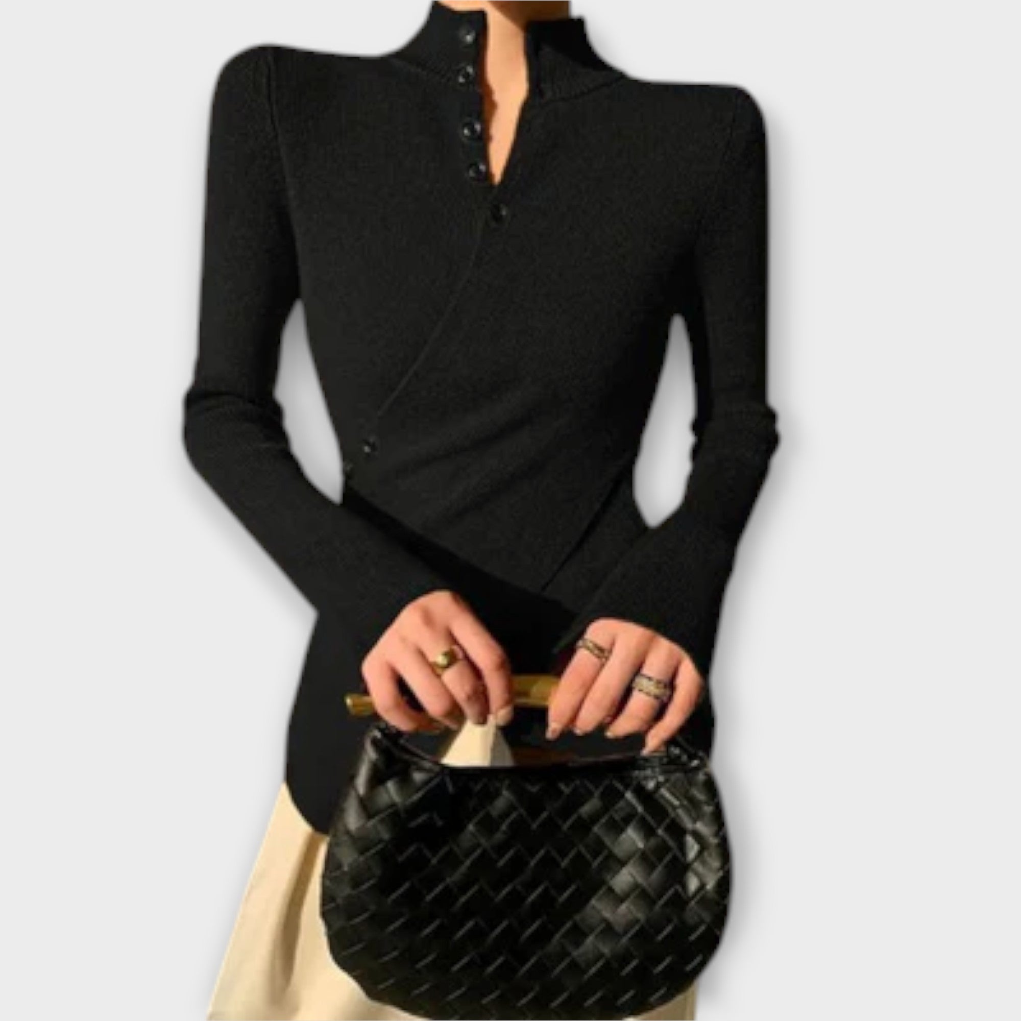 מיצ'יקו – חולצת טריקו צמודה ואלגנטית