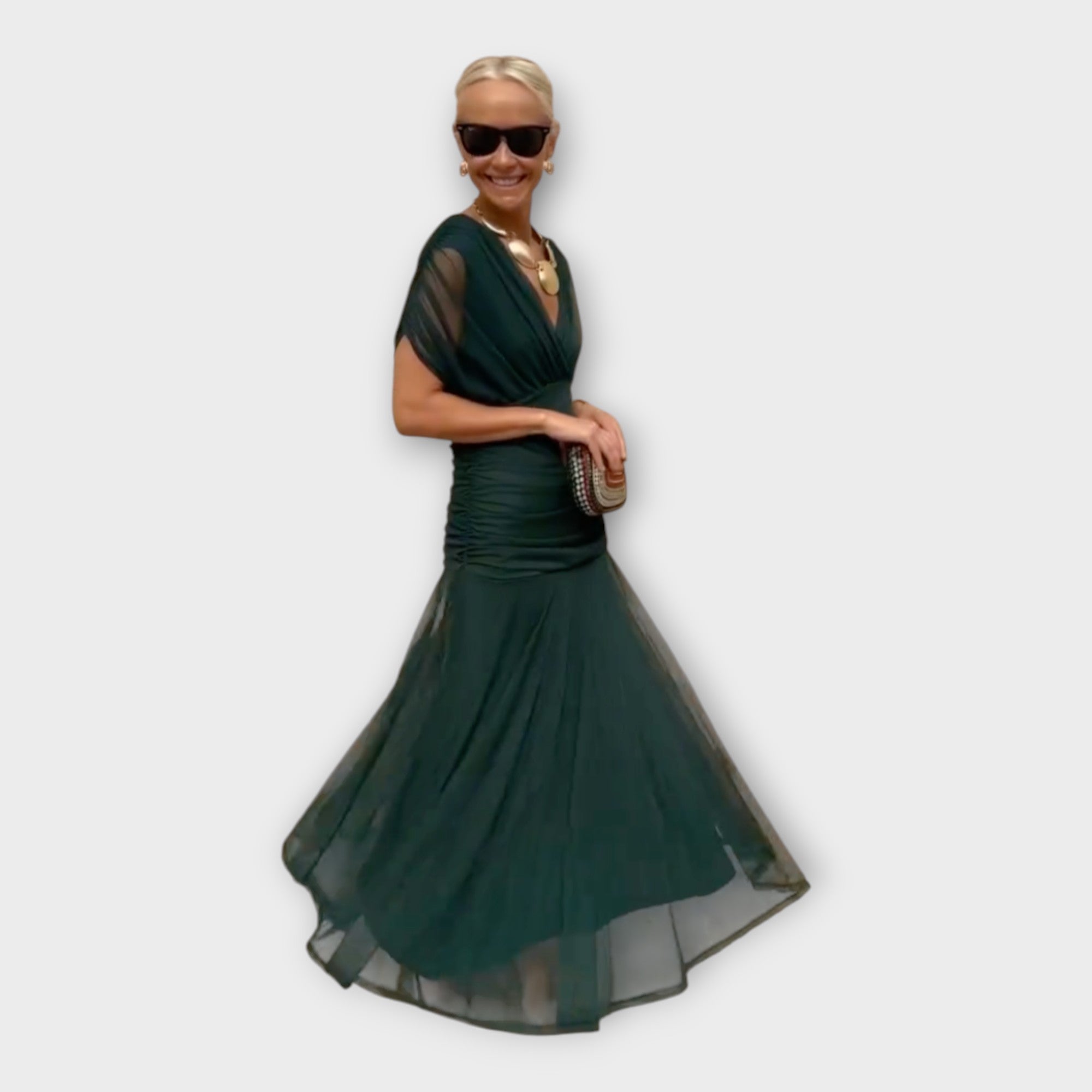 שמלות אוויריות עם מחשוף מרשים