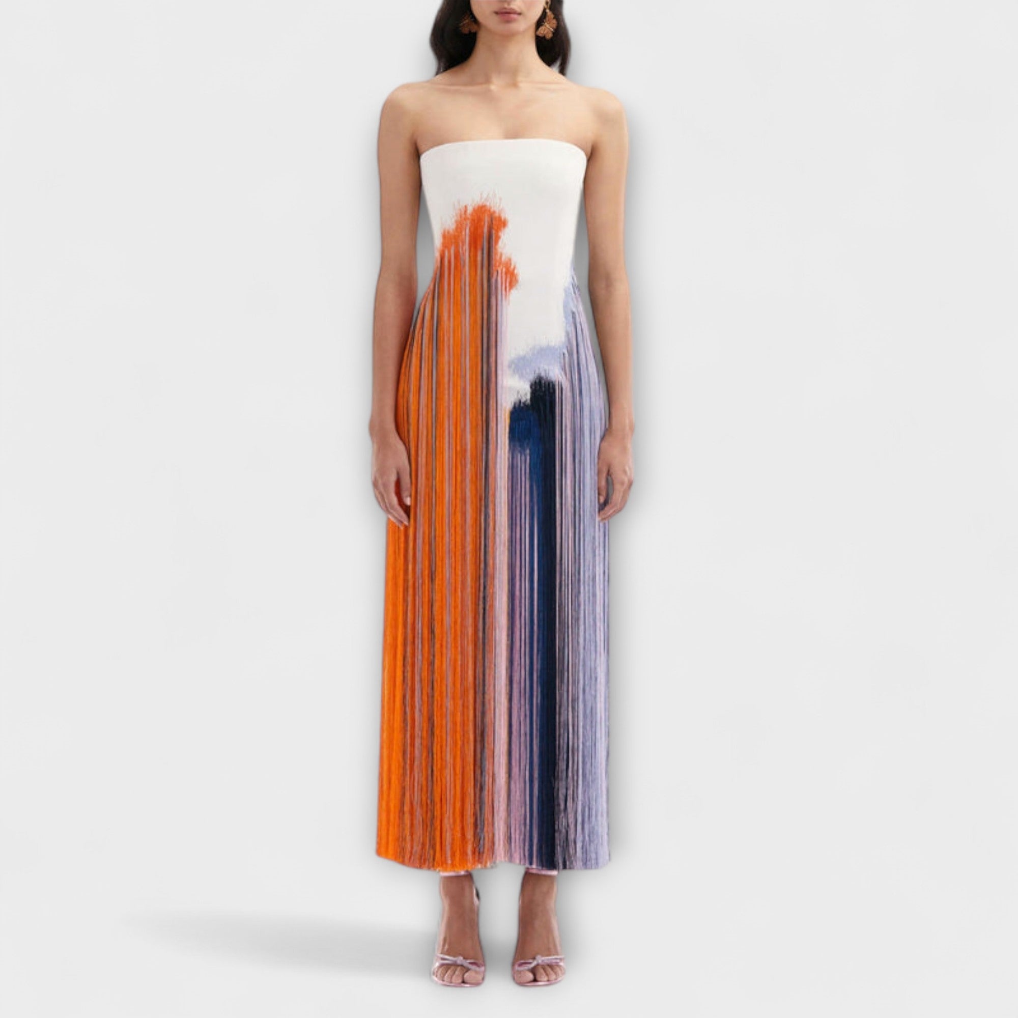 קיץ - שמלת צבעים אופנתית עם פומפונים טרנדיים