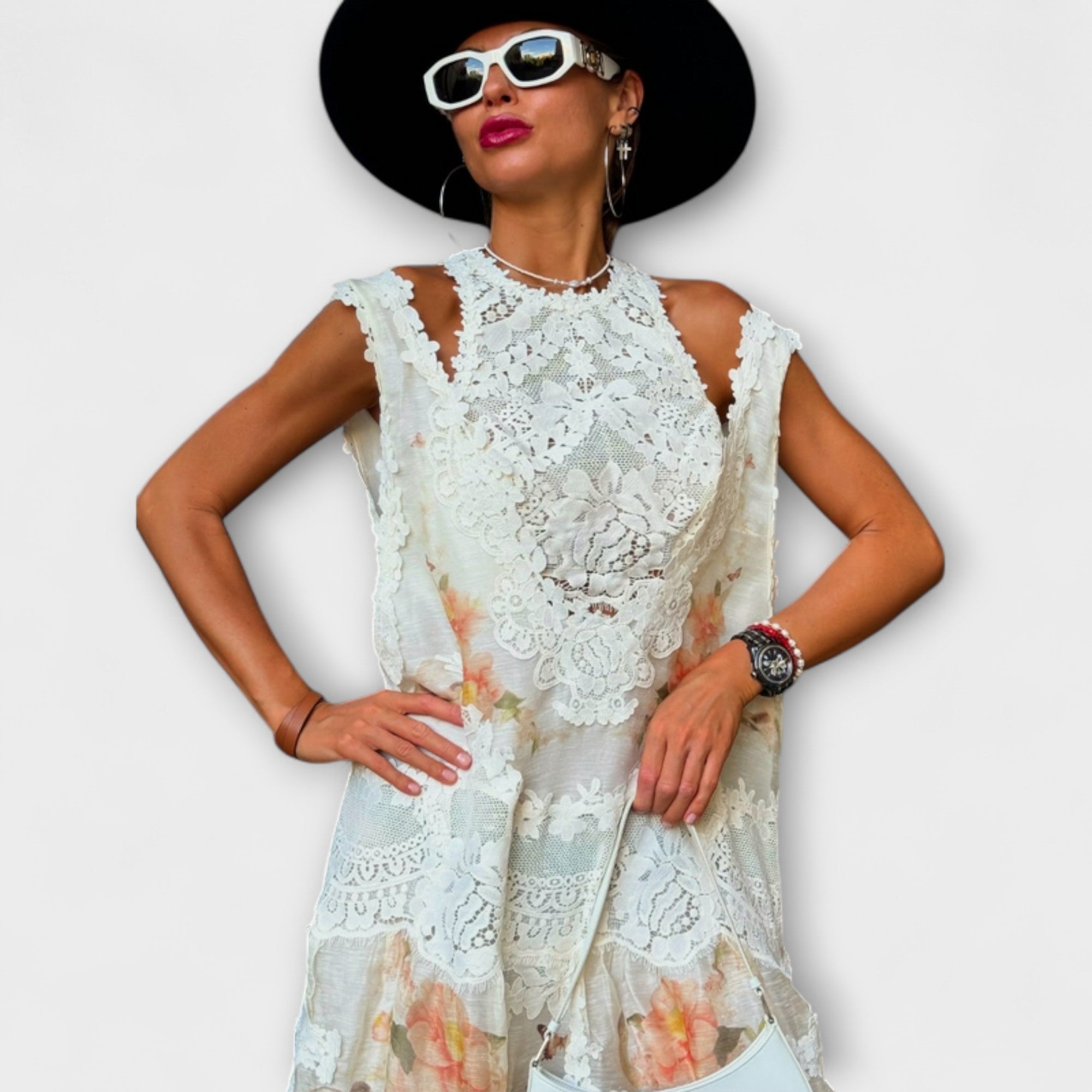 לוטי - שמלת מקסי קלי עם תחרה אלגנטית