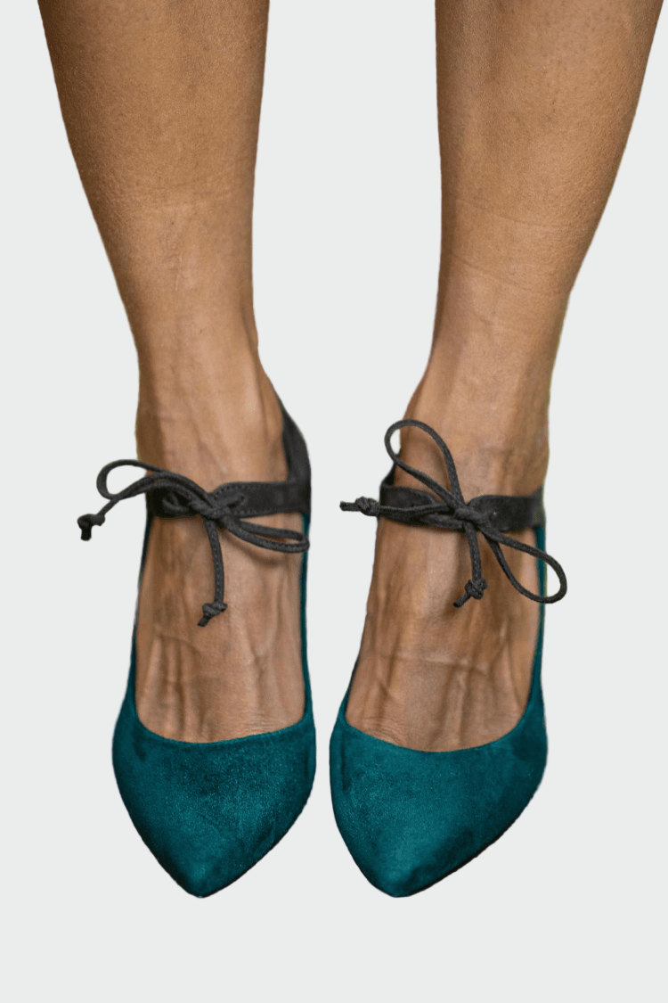 גומיות עם רצועה על הקרסול