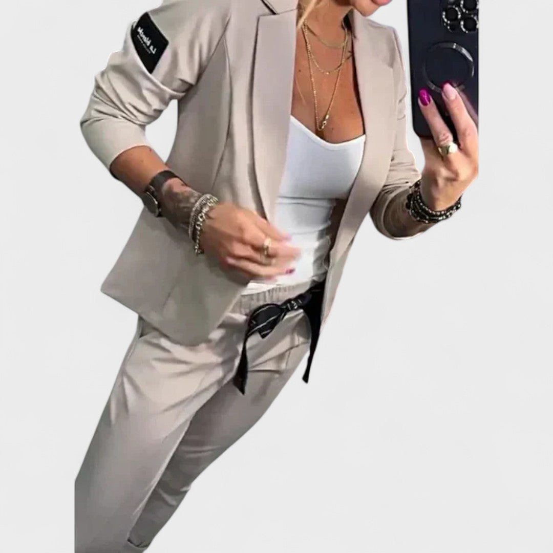 ניקה – סט מותאם אישית: ז'קט רך ומכנסיים רחבים