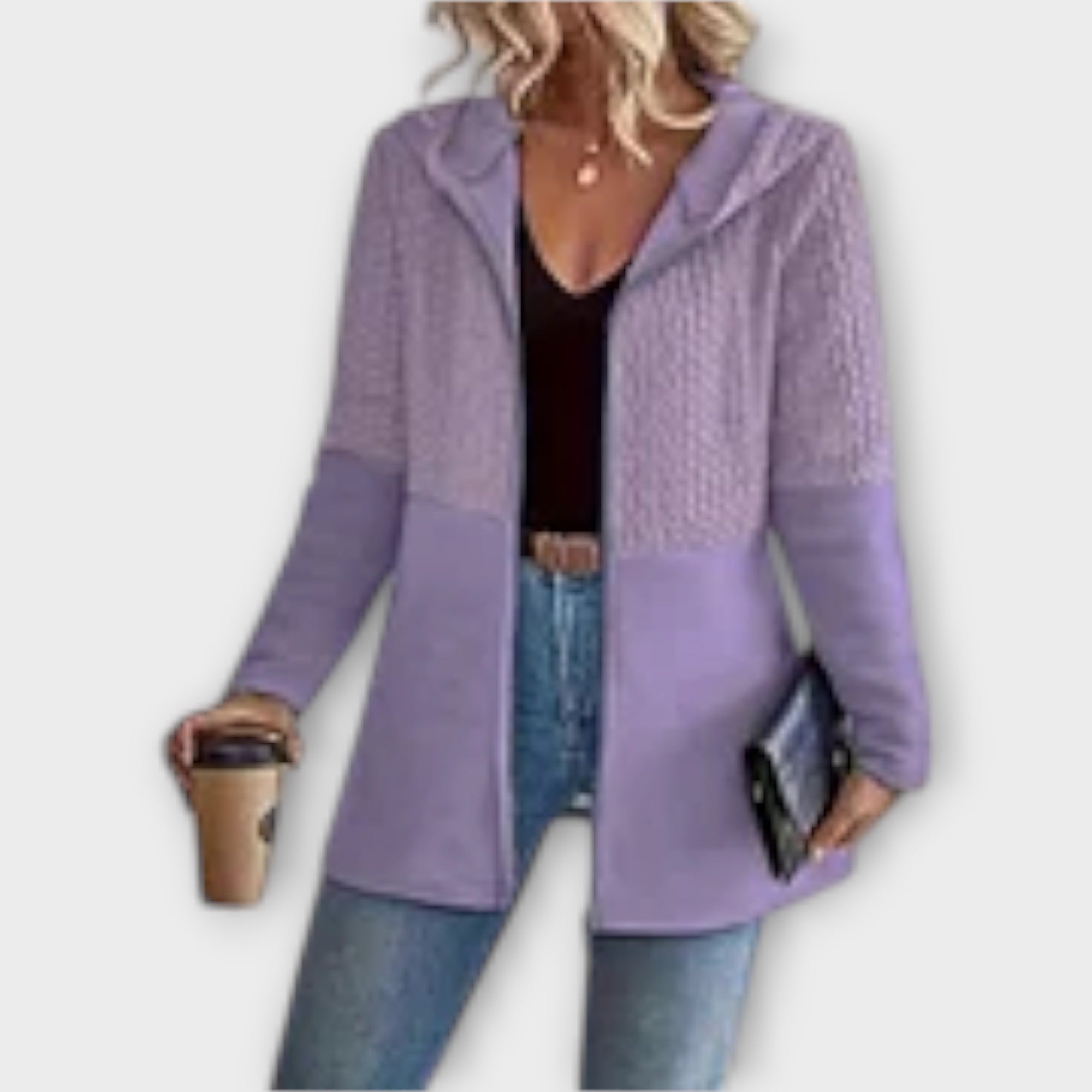 ז'קט אלגנטי עם כובע ופרטים מודרניים