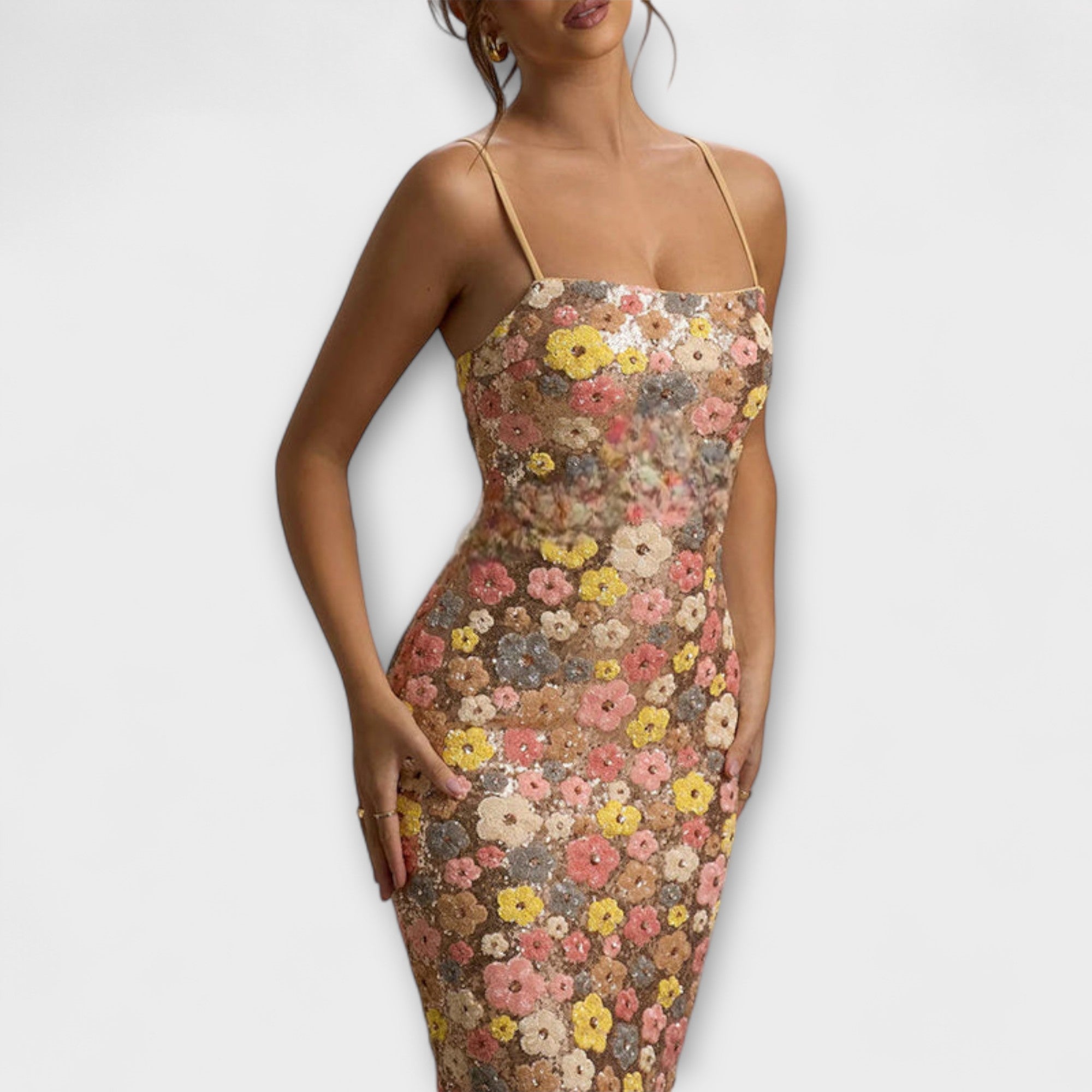 אוקלי - שמלת מקסי עם פייטים פרחוניים בסגנון שנות ה-80