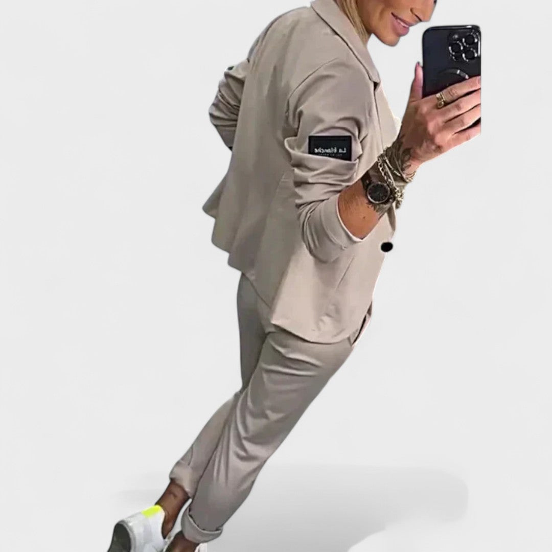 ניקה – סט מותאם אישית: ז'קט רך ומכנסיים רחבים