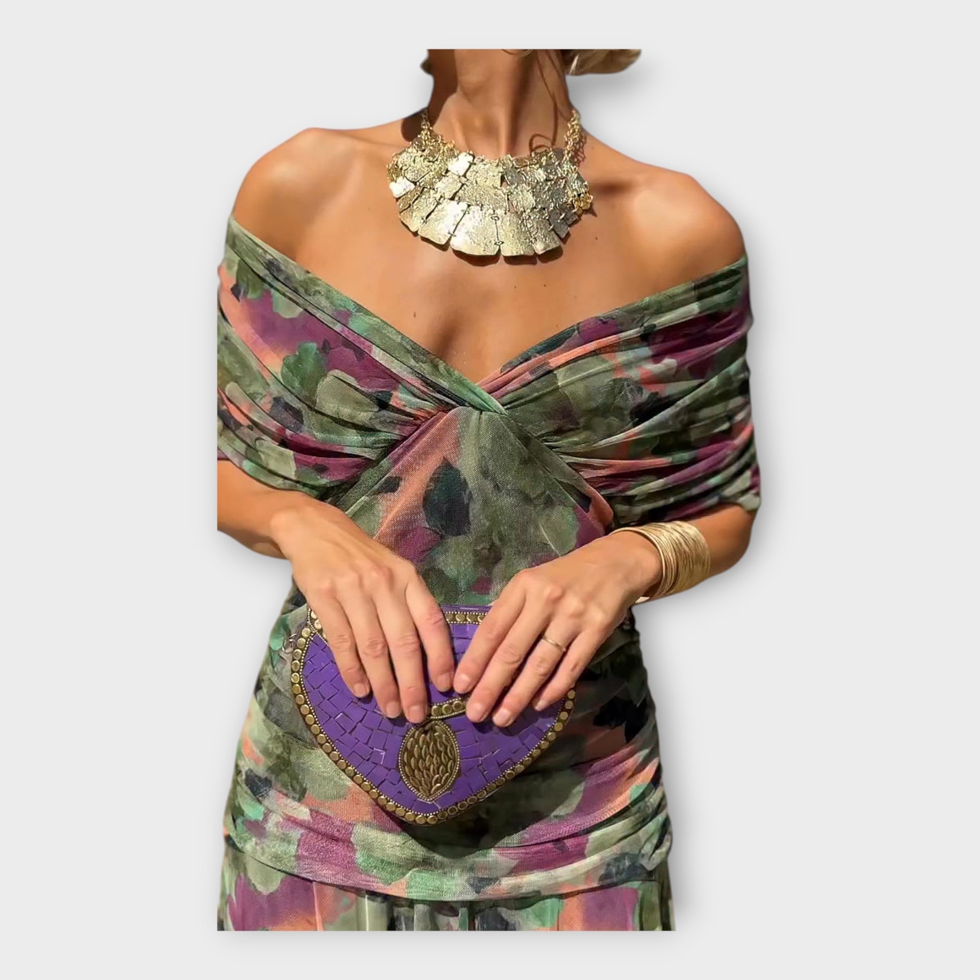 שמלות אוויריות עם מחשוף מרשים