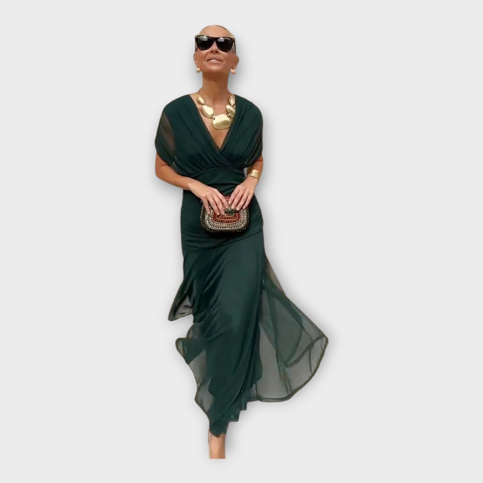 שמלות אוויריות עם מחשוף מרשים