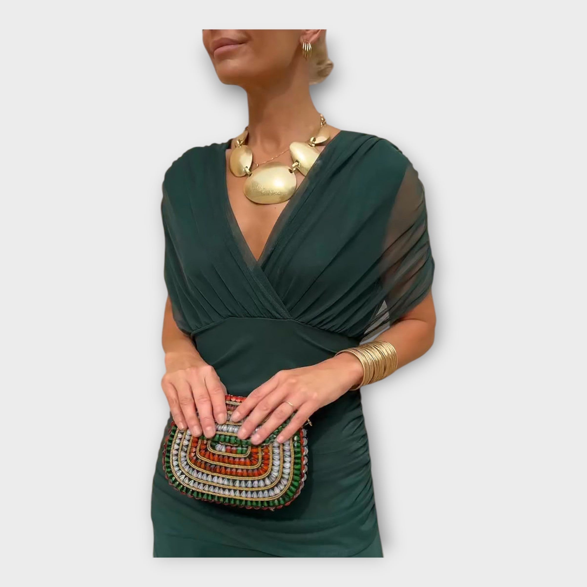 שמלות אוויריות עם מחשוף מרשים