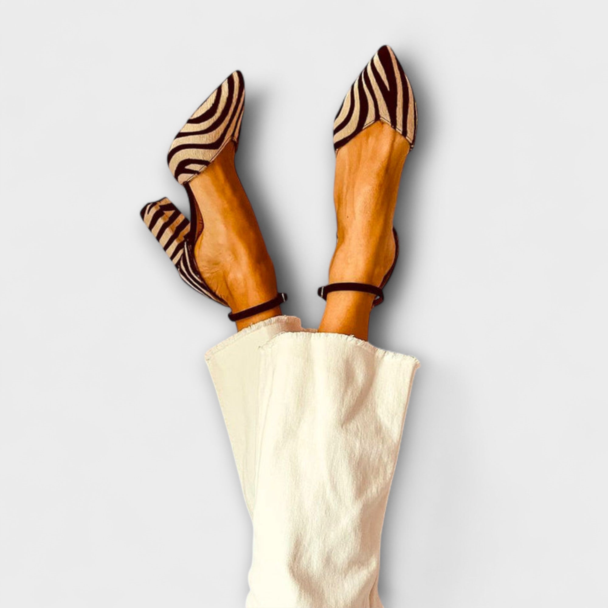 זמברינה – נעלי עקב עם עיצוב זברה