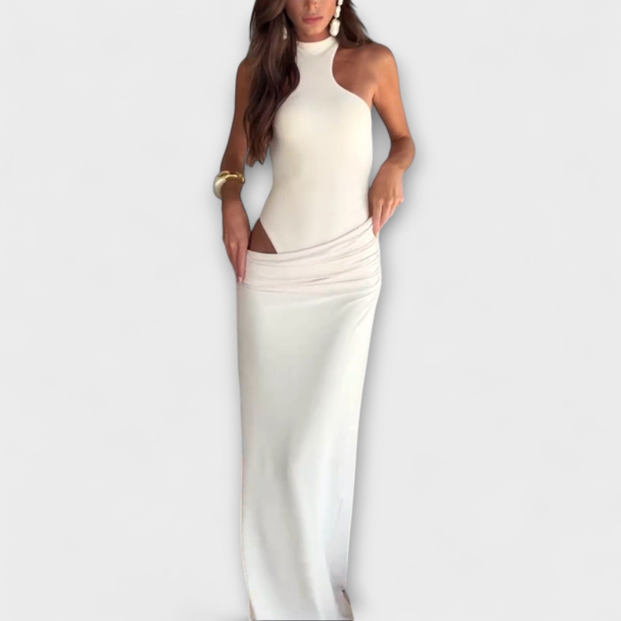 מינה - שמלת קאט-אאוט ללא שרוולים מפתה