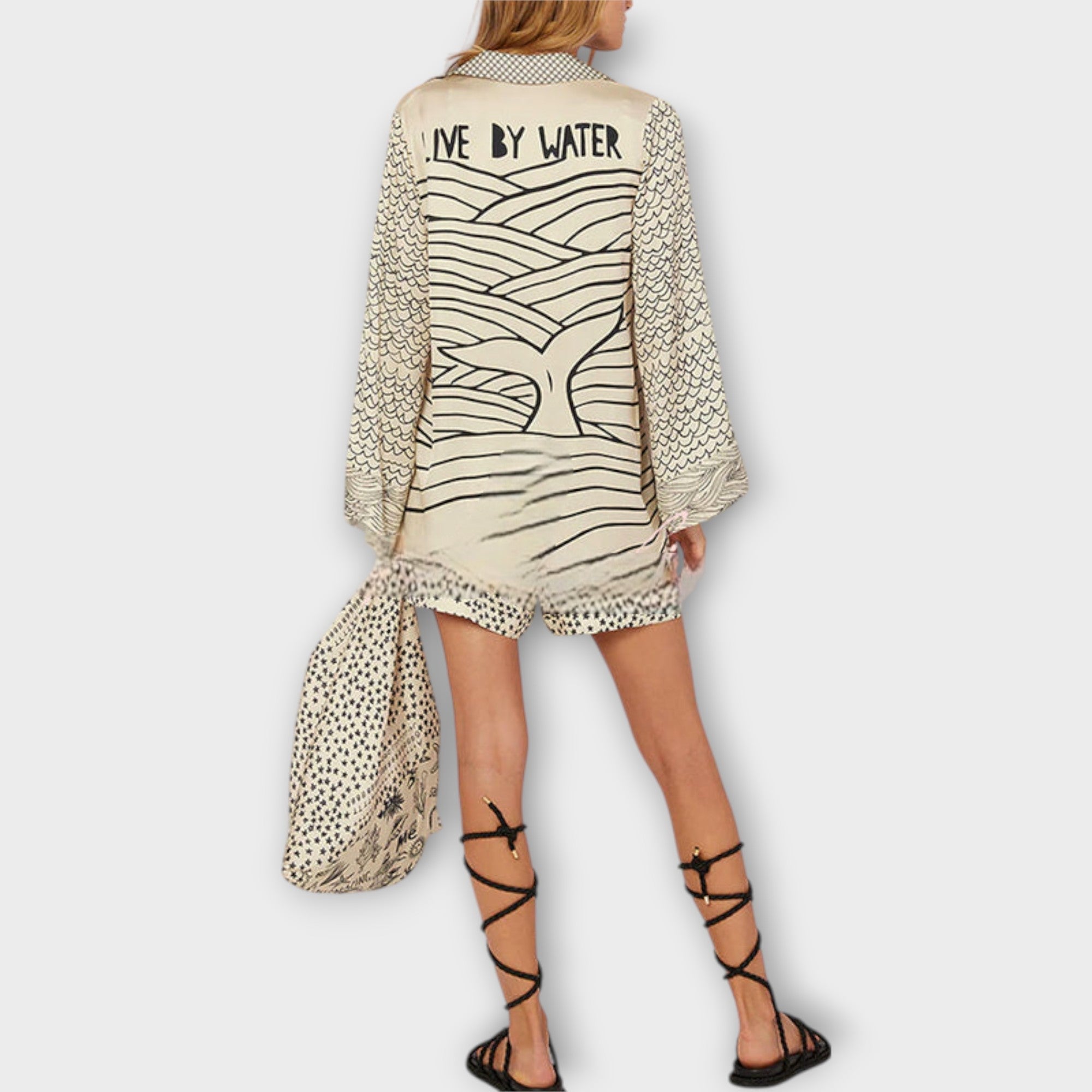 ליב - חולצת קטיפה עם פומפונים ומכנסיים קצרים