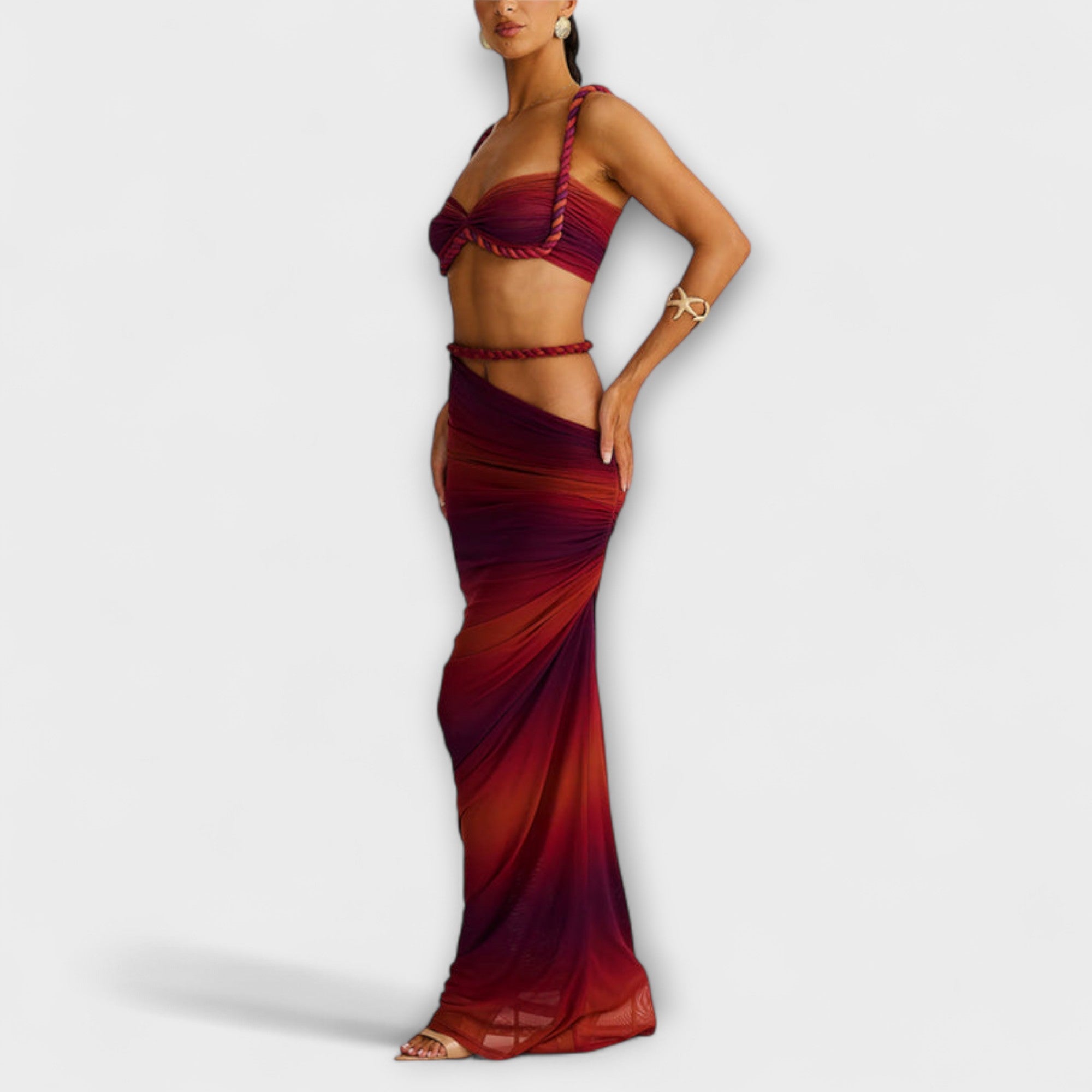 ג'יין - צמרת קצוצה עם גרדיאנט ושכמיה