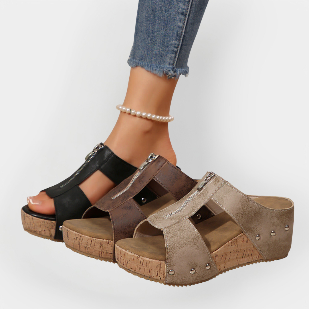 סנדלים נוחים עם עקב ורוכסן