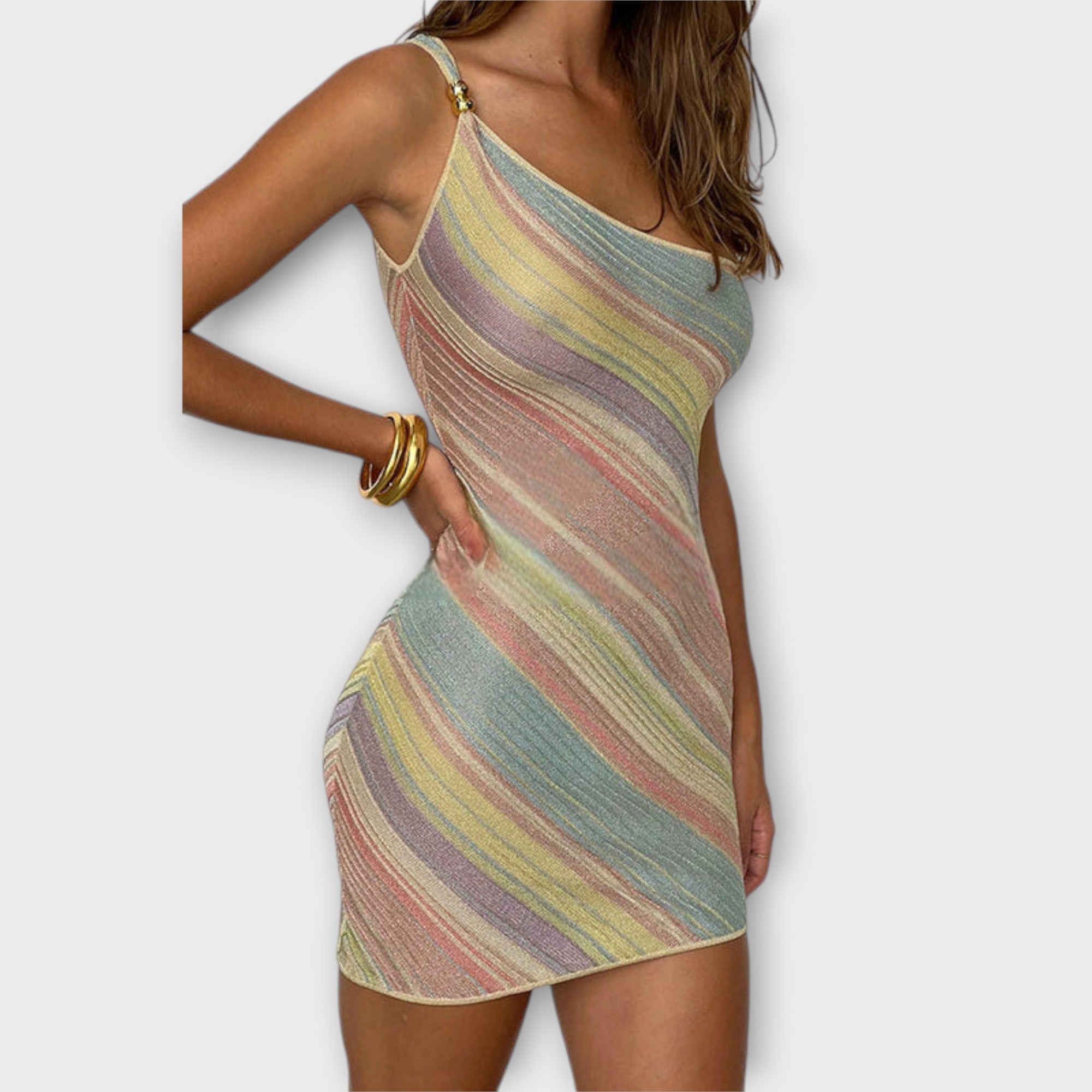 קירה - שמלת מיני טרנדית עם כתף אחת