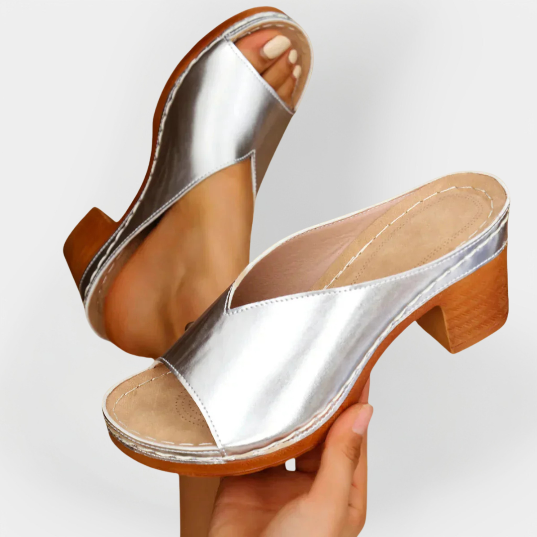 סנדלים אורטופדיים עם עקב עבה