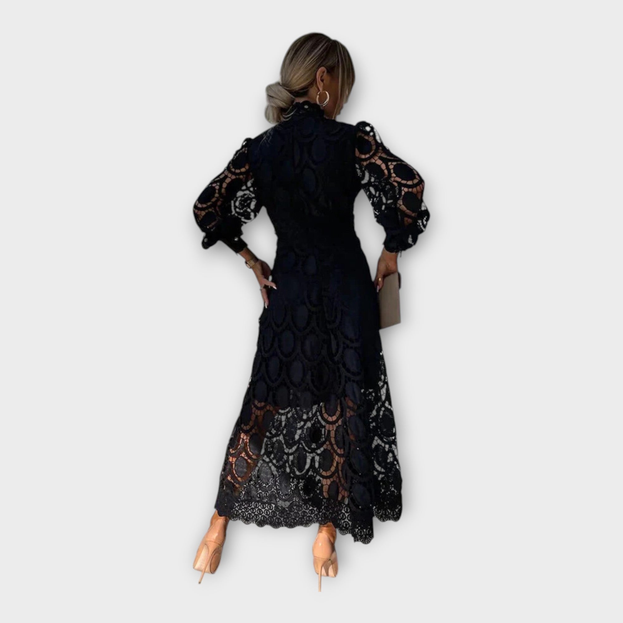 שמלות תחרה מעודנות עם עיצוב אלגנטי