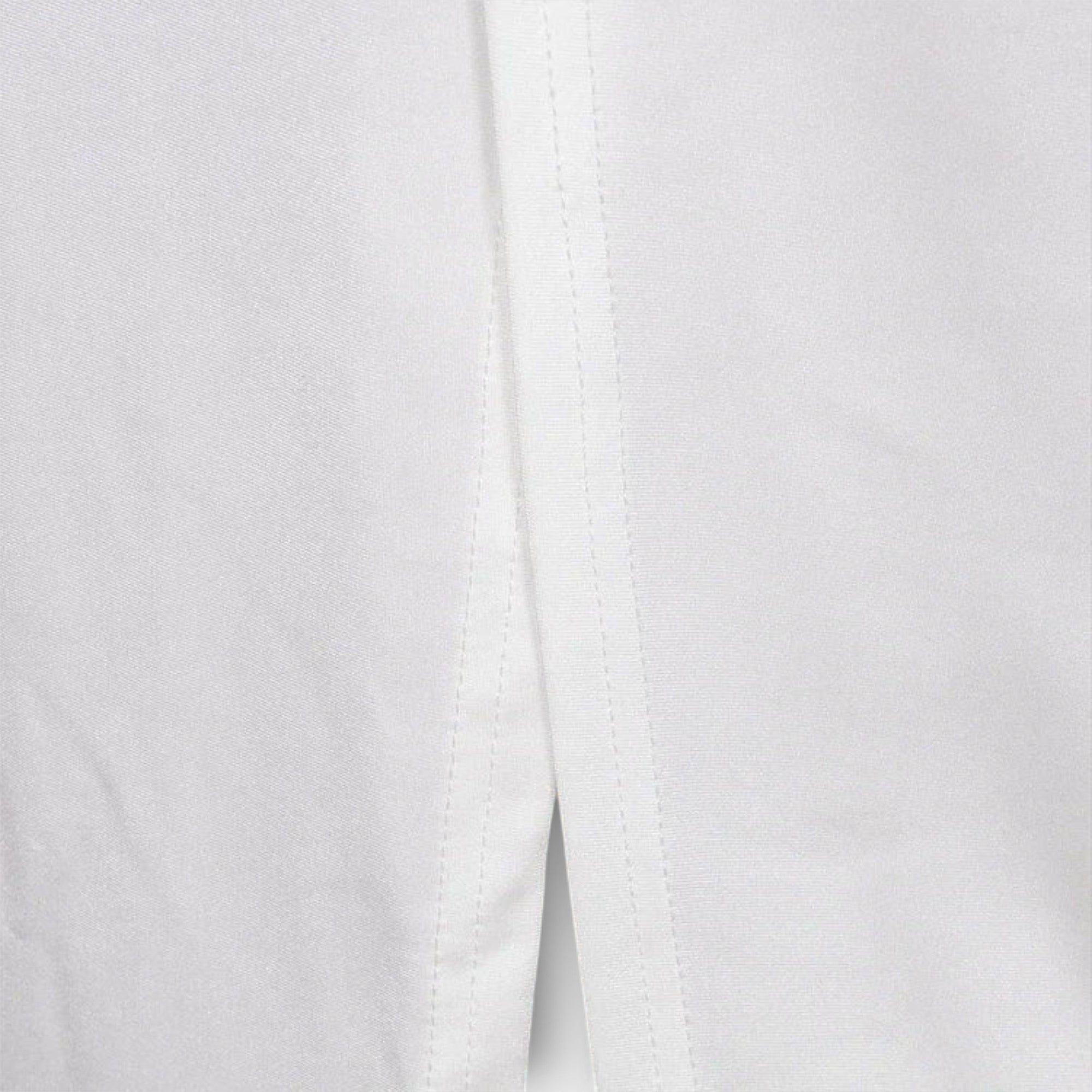 סלה - שמלת ערב לבנה עם חיתוך במותן ודגש על אבני חן