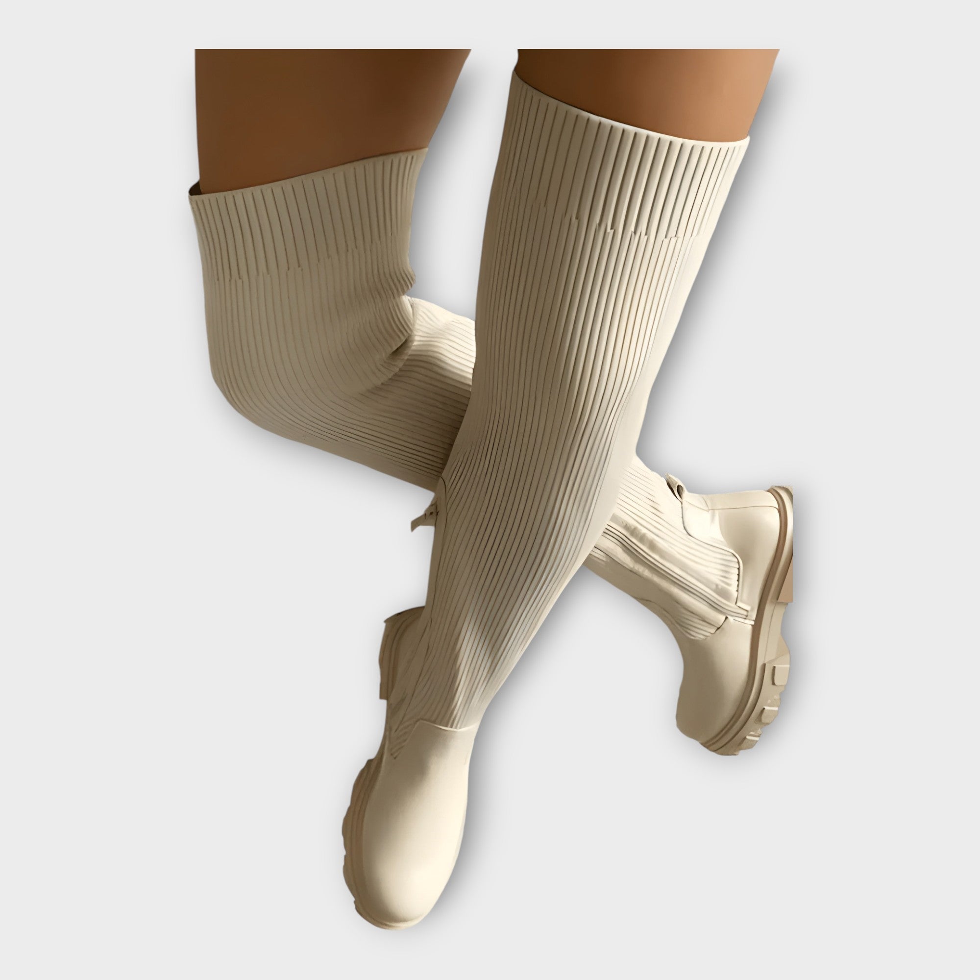 מגפיים מודרניים עם עיצוב מינימליסטי