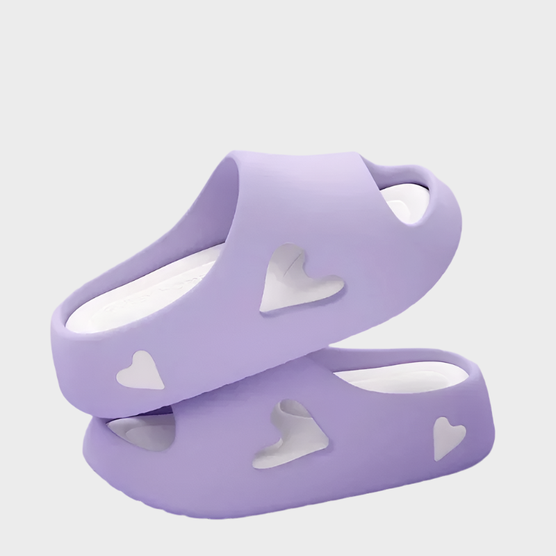 סנדלים בעיצוב משחקי בצורת לב