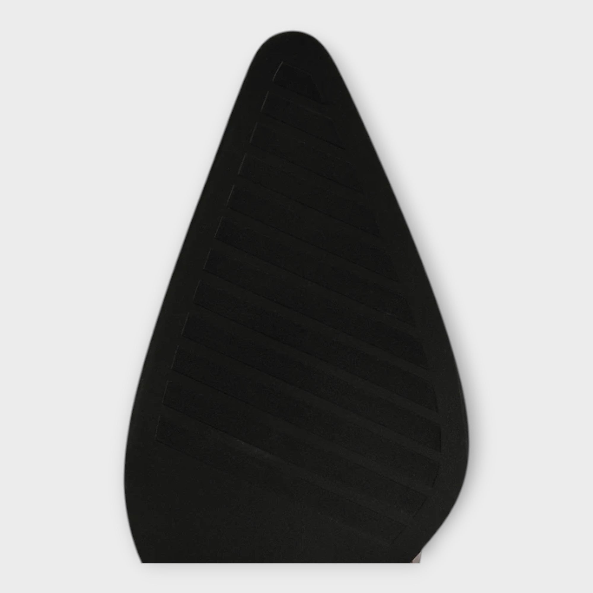 מגפי עור עם עיצוב קрокו ועקב אלגנטי