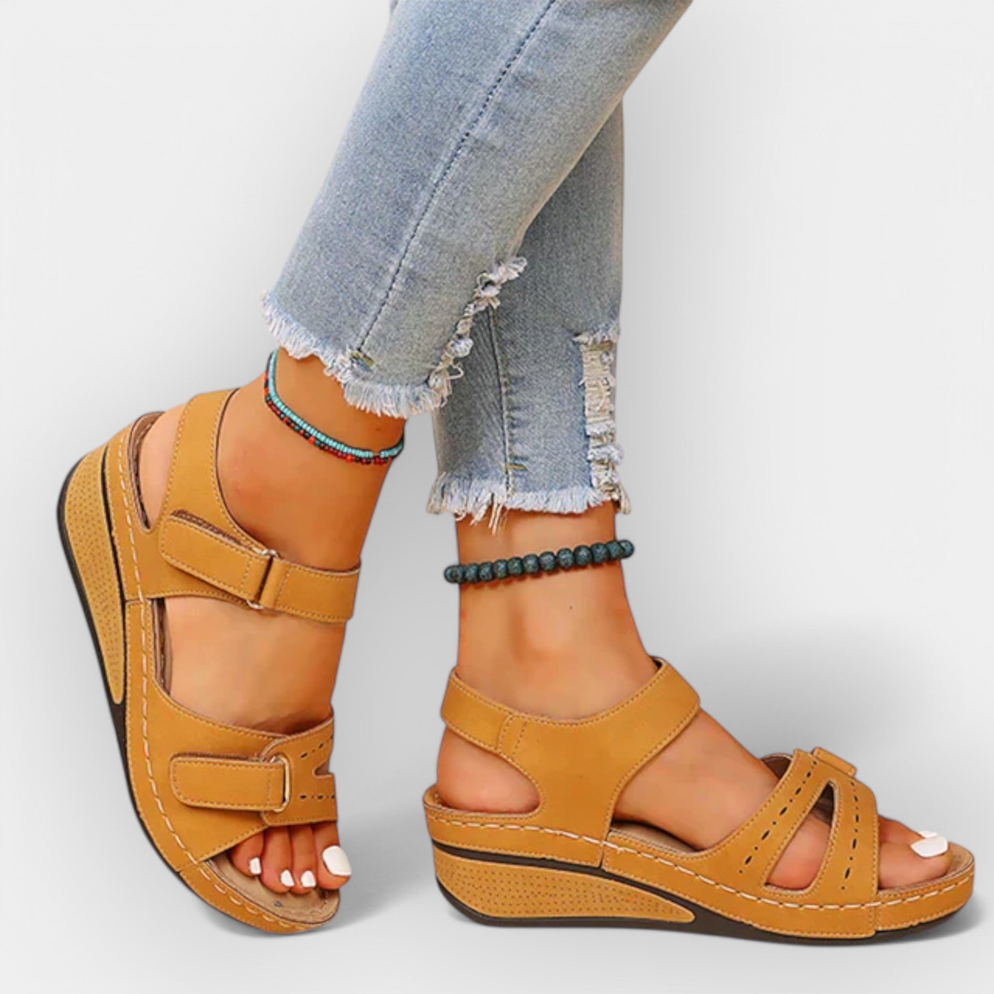 סנדלים פתוחים עם עיצוב אלגנטי