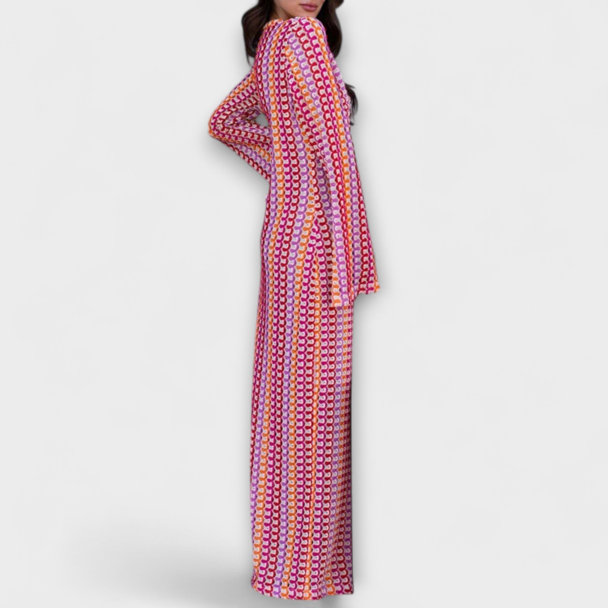 אלינה – שמלת מקסי עם צווארון V ואווירת חופשה