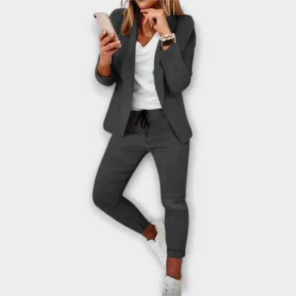 קריסטיאנה - בלייזר אלגנטי ונעים.