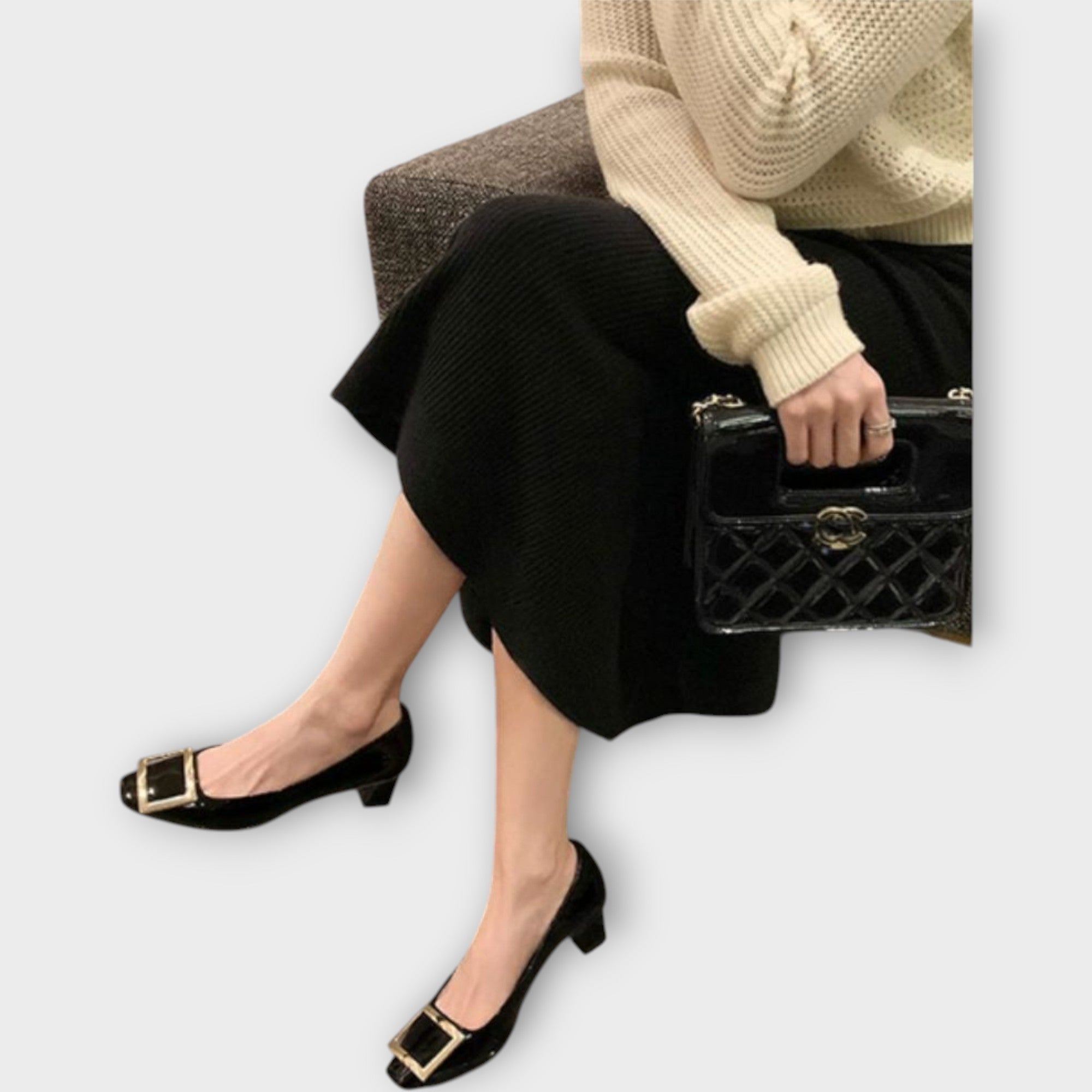 סנדלים אלגנטיים עם עקב בינוני וחוד מרובע