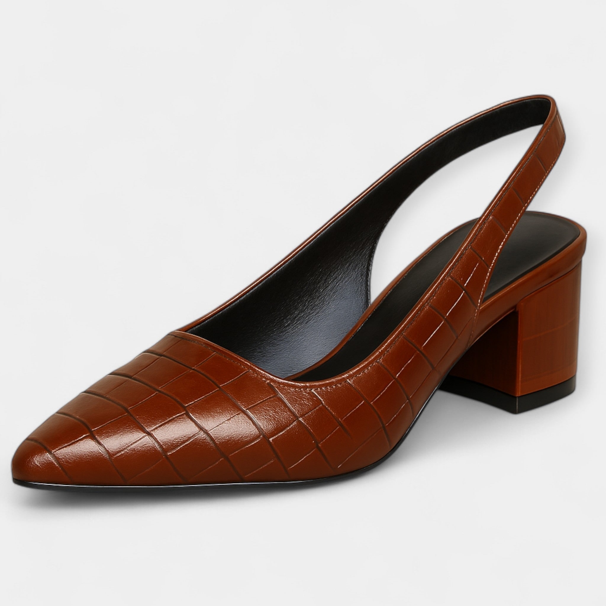 נעלי עקב עם פרטים יוקרתיים