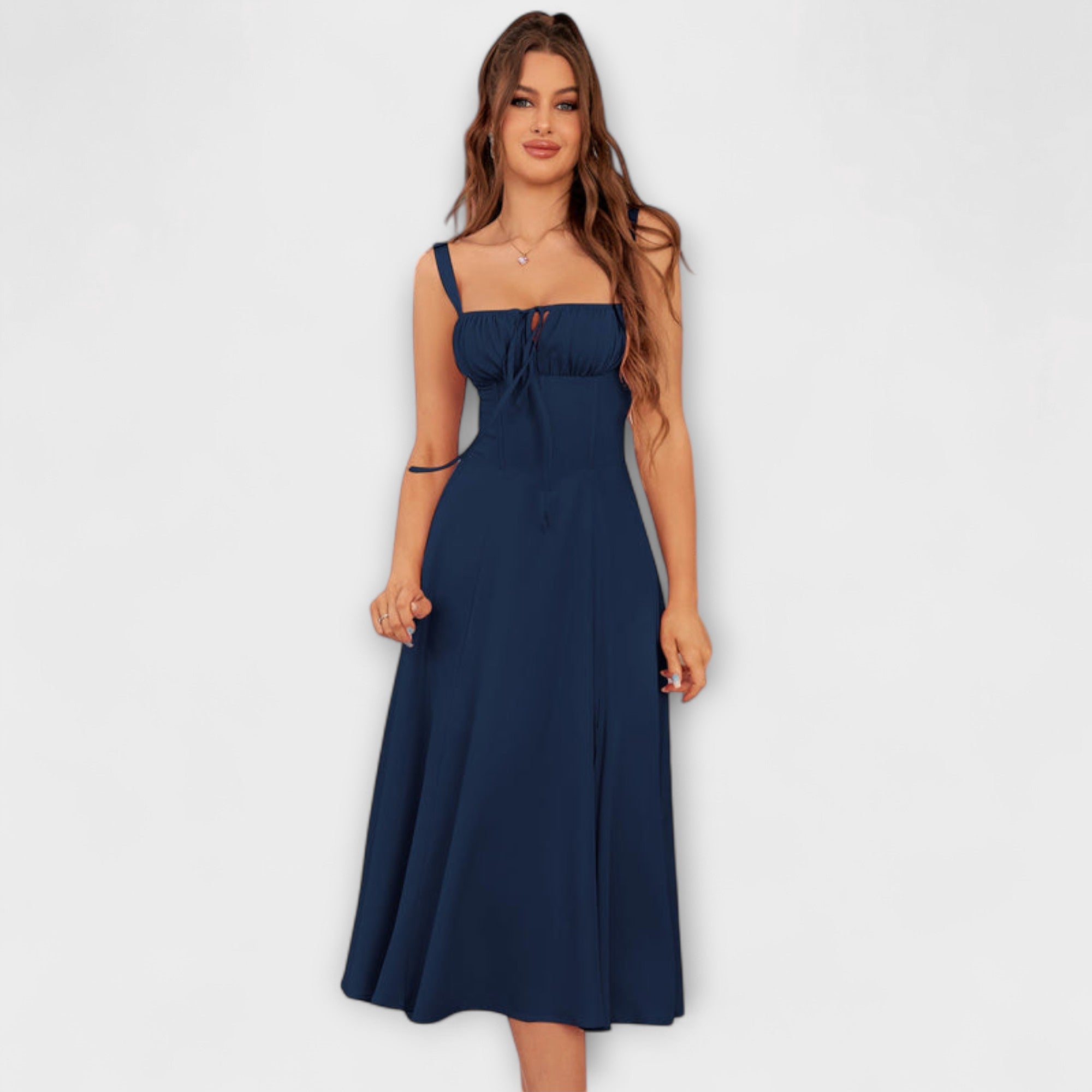 הופ - שמלת רושנטופ עם פרטי חריצים