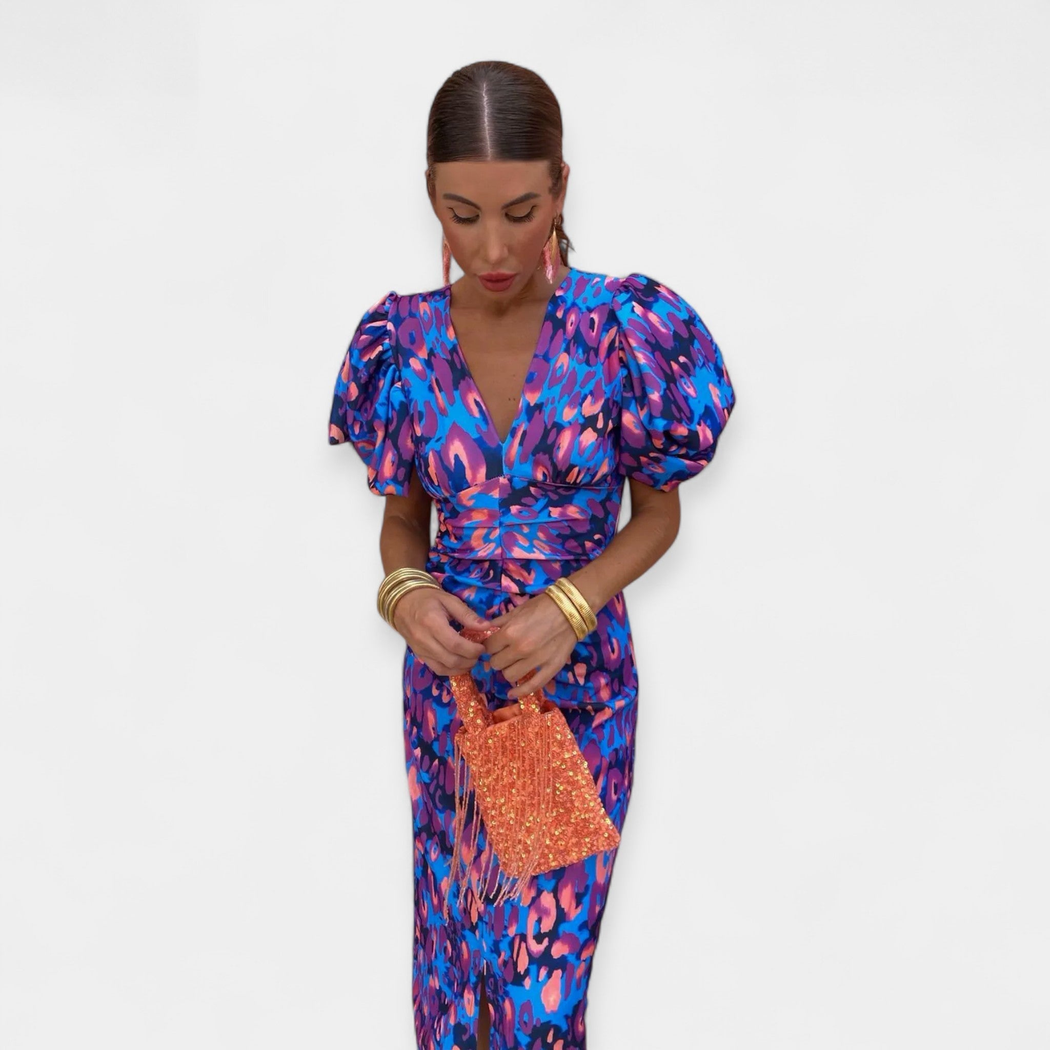 שמלות עם שרוולים ופרטים