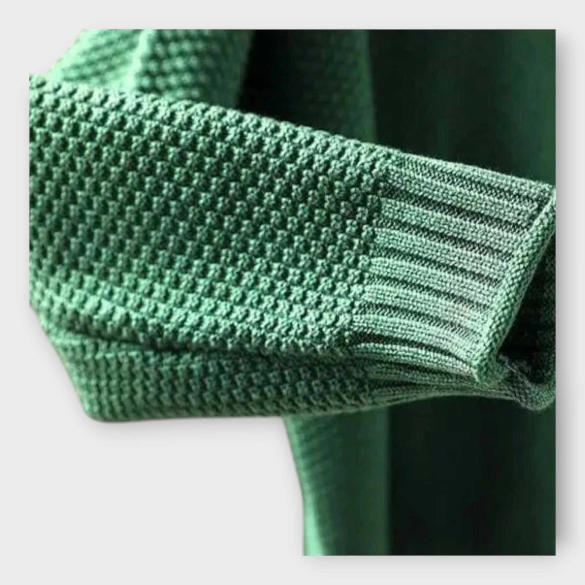 סוודר עם צווארון גבוה