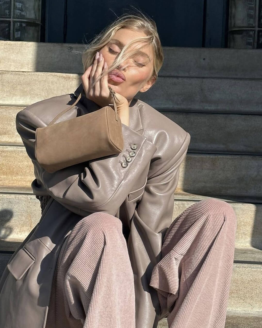 מיני תיק צד מעור זמש דניקה