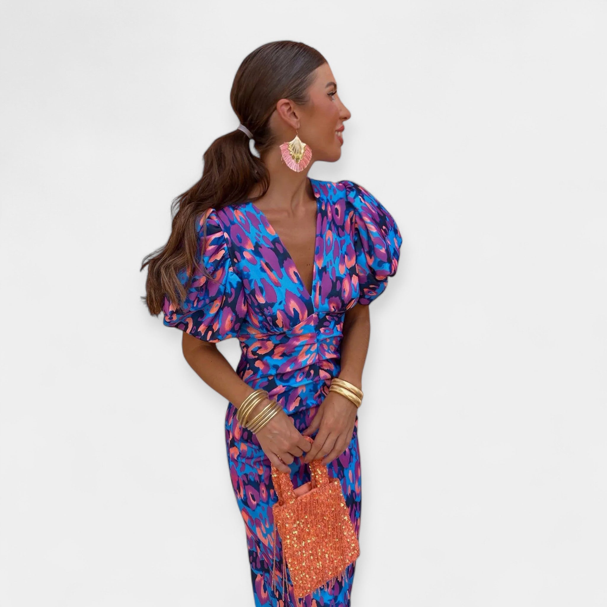 שמלות עם שרוולים ופרטים