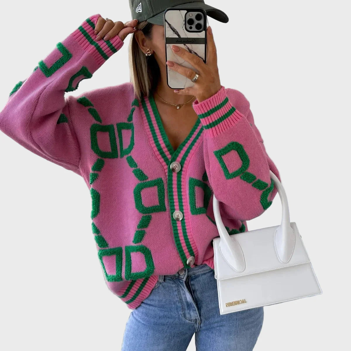 גקט סרוג מודרני עם דגם גיאומטרי