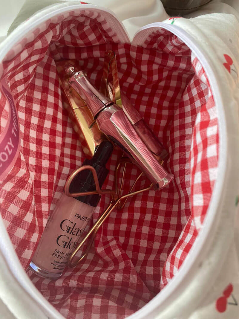 תיק איפור דובדבן