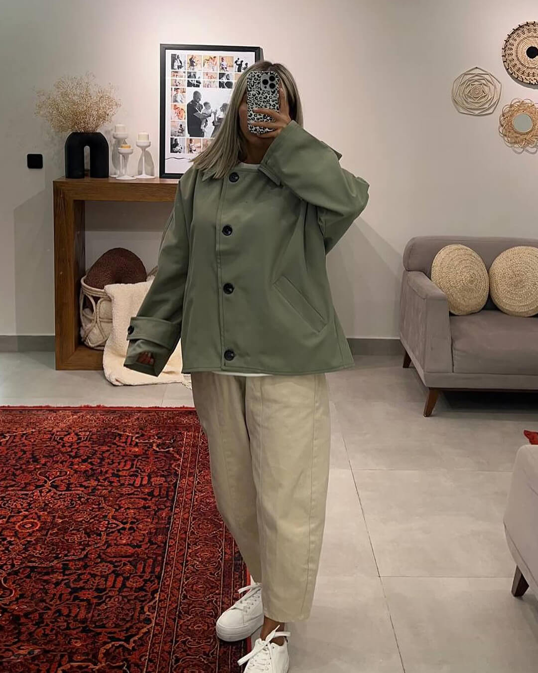 מעיל טרנץ' שחור לנשים - מעיל סתיו אופנתי עם כובע, שרוולים ארוכים ולקט