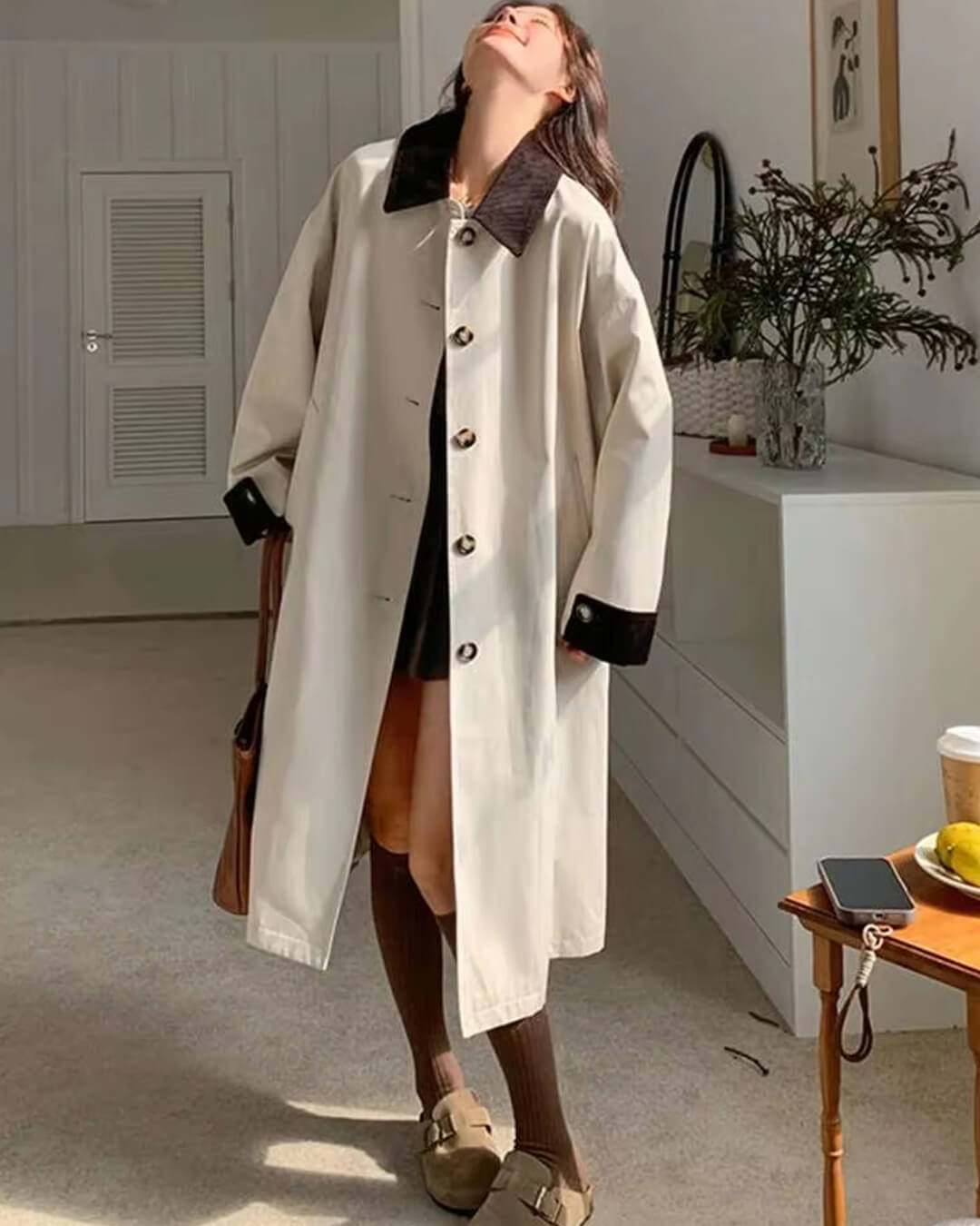 מעיל טרנץ' לארה עם פרטים שחורים