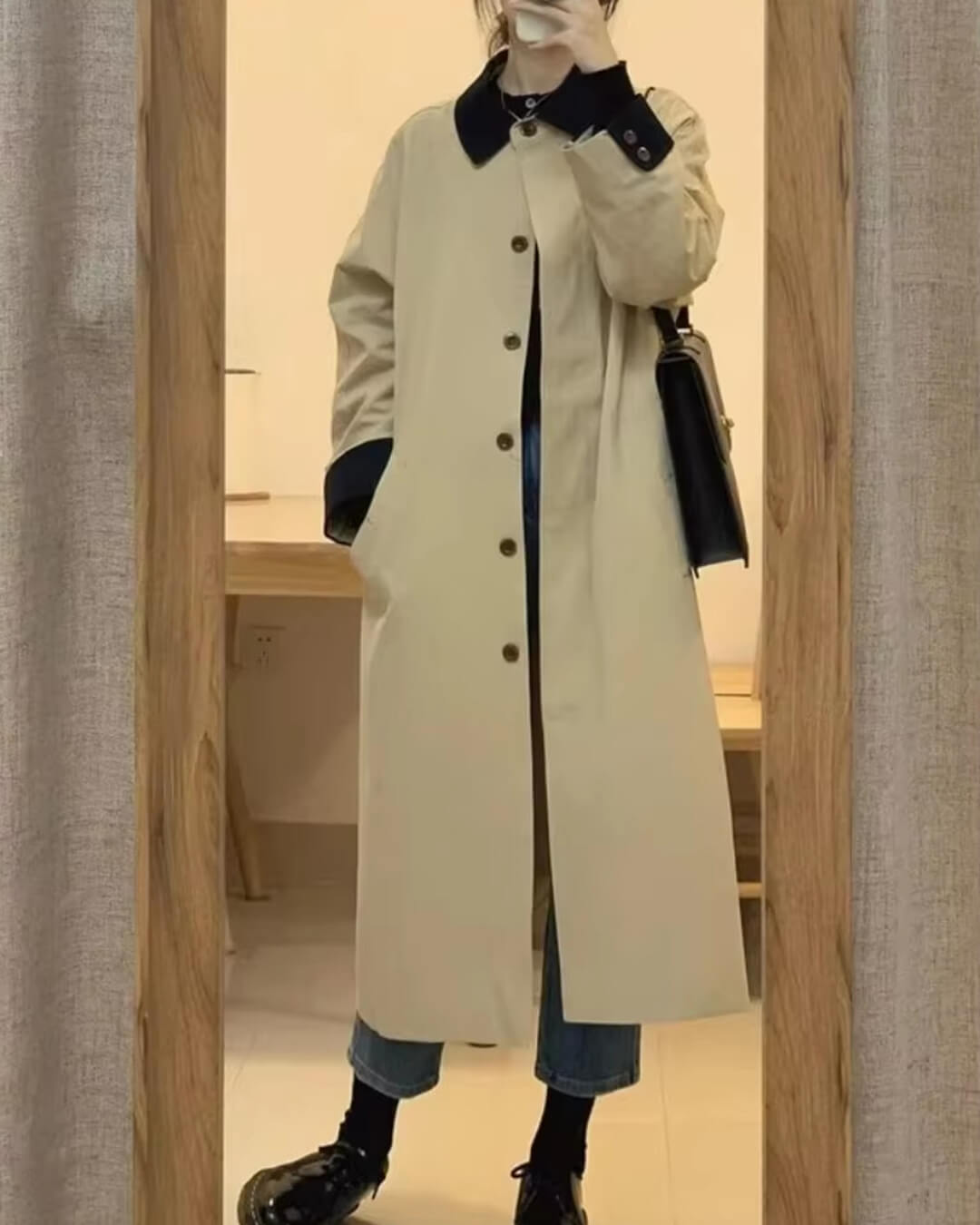 מעיל טרנץ' לארה עם פרטים שחורים