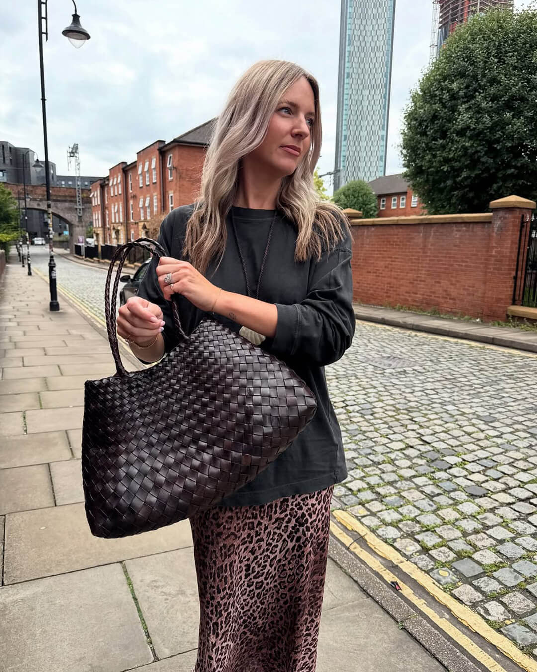 תיק מדיה קלוע מעור צמחי מריסה